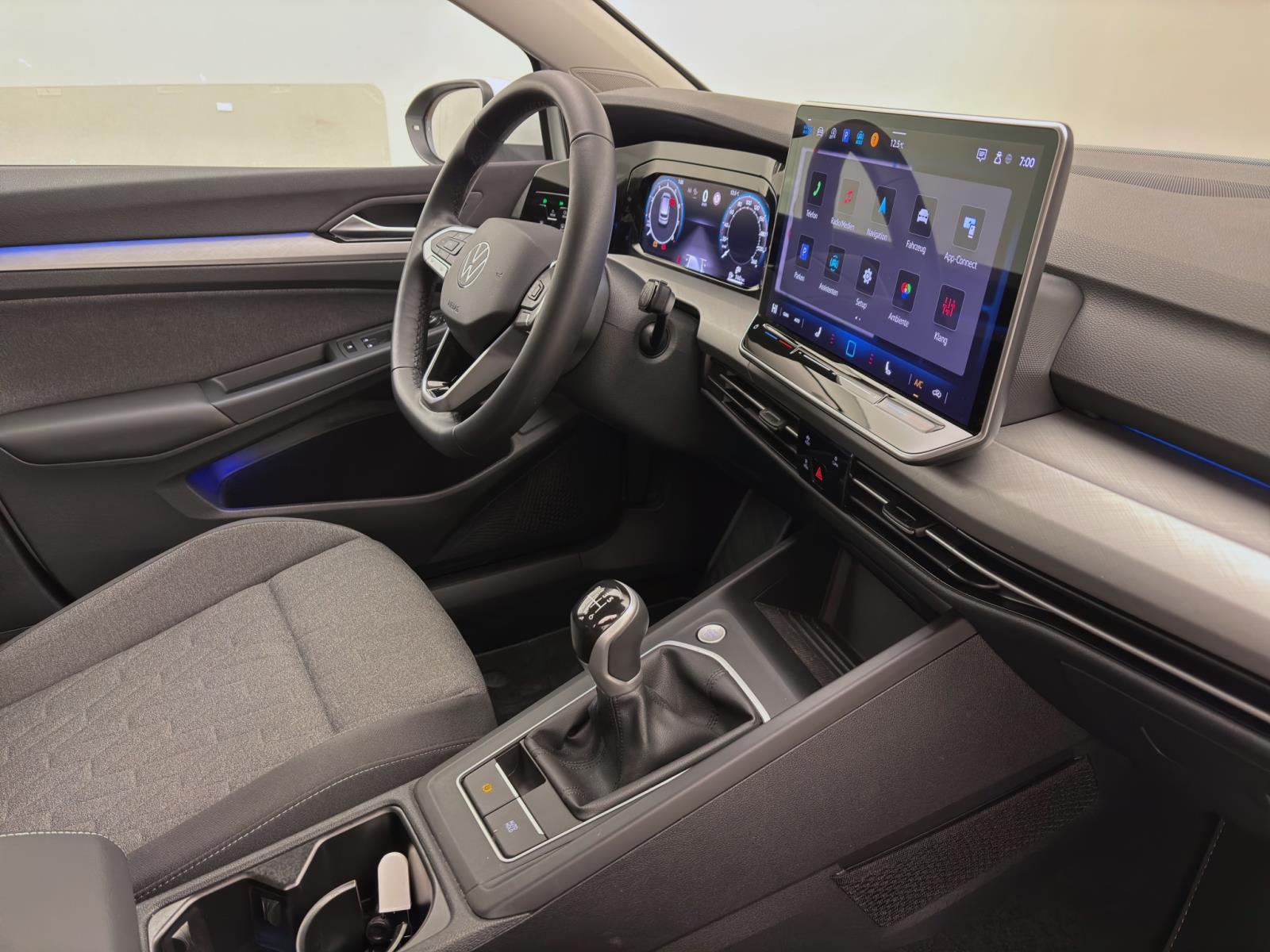 Volkswagen Golf 1.5 TSI LIFE NAVI AHK KLIMA LED
