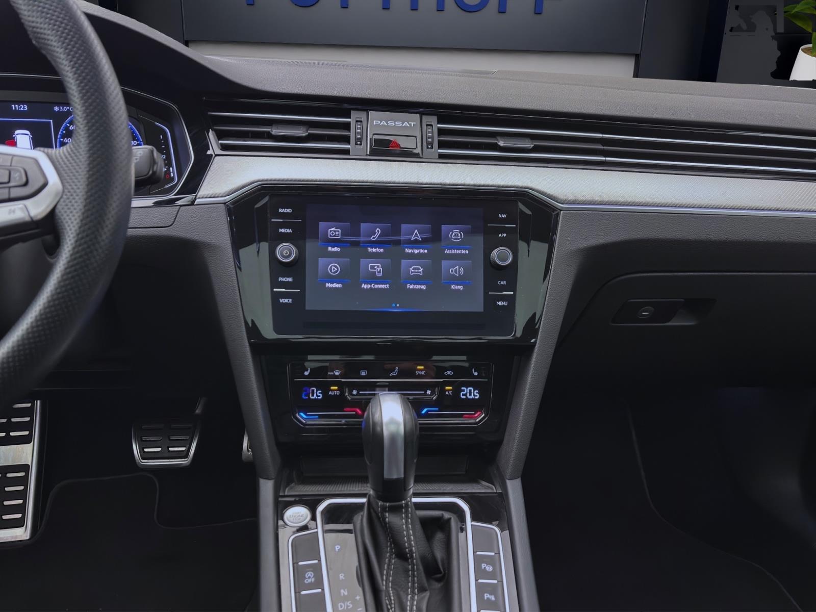 Volkswagen Passat Variant 2.0 TDI DSG ELEGANCE PANO LEDER KAMERA PDC