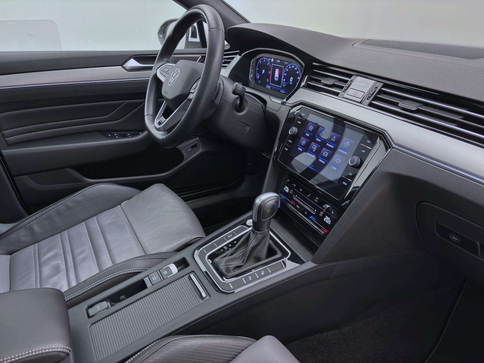 Volkswagen Passat Variant 2.0 TDI DSG ELEGANCE PANO LEDER KAMERA PDC
