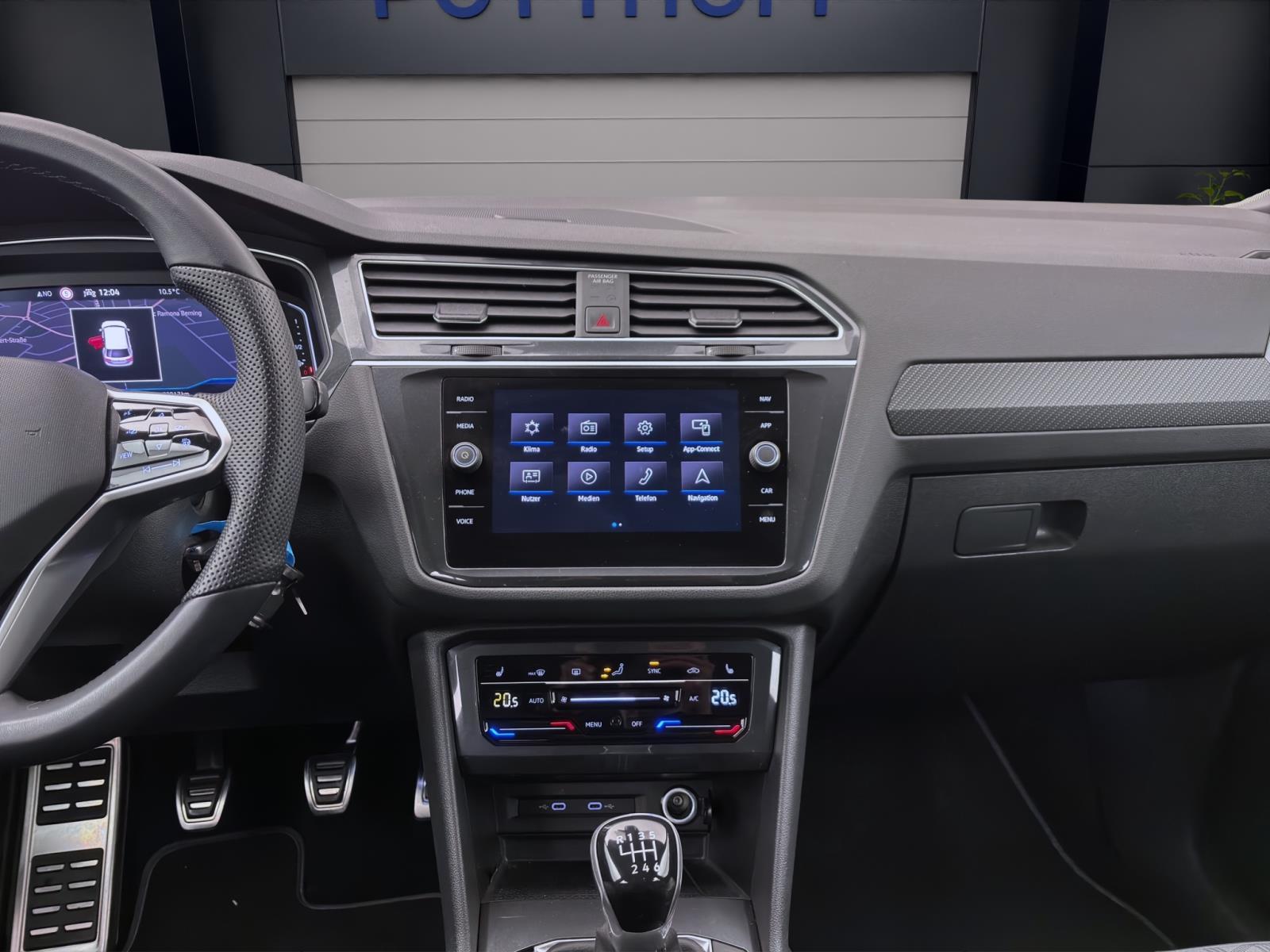 Volkswagen Tiguan 2.0 TDI R-LINE NAVI AHK PANO MATRIX