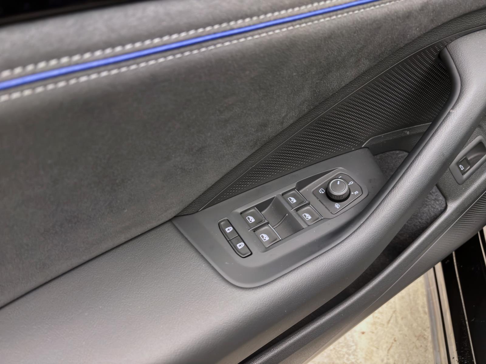 Volkswagen Passat Variant 2.0 TDI DSG R-LINE LEDER HuD AHK NAVI