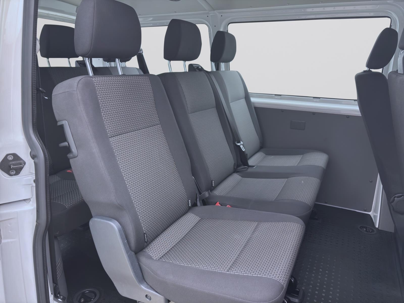 Volkswagen T6.1 Transporter Kombi 2.0 TDI 9-SITZER NAVI KLIMA PDC