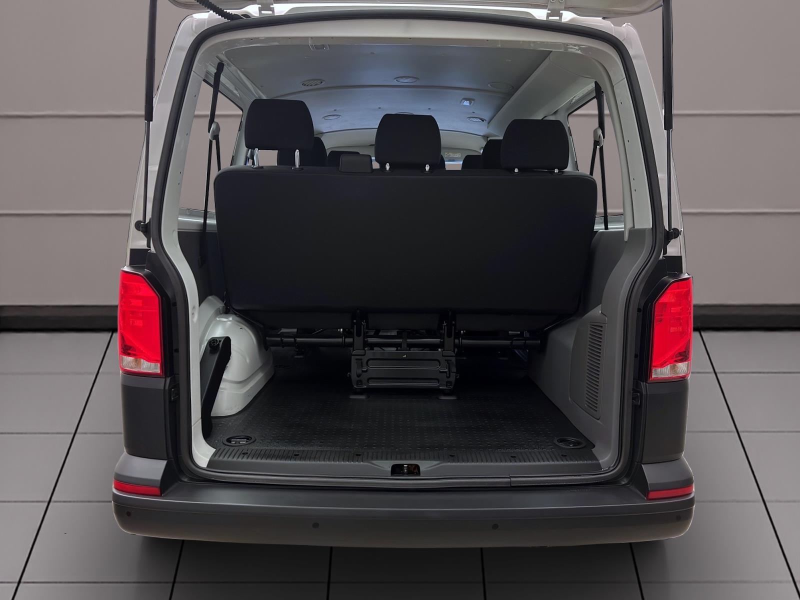 Volkswagen T6.1 Transporter Kombi 2.0 TDI 9-SITZER NAVI PDC KLIMA