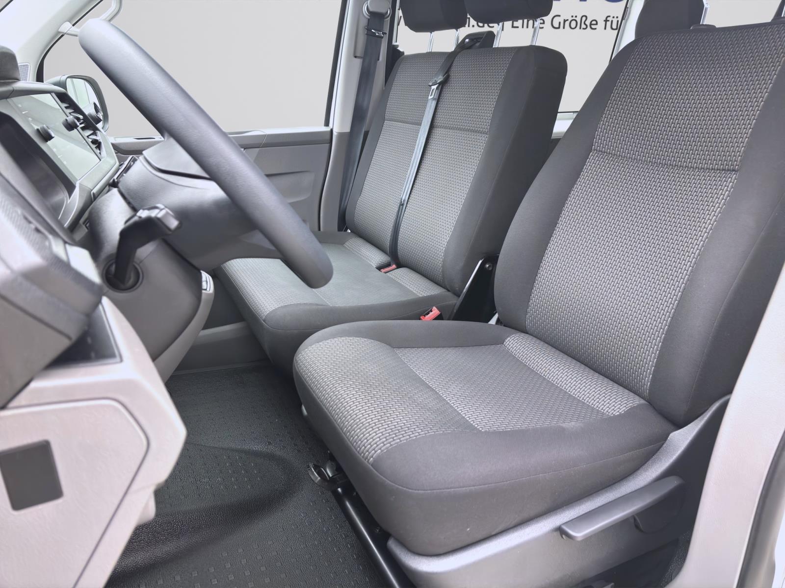 Volkswagen T6.1 Transporter Kombi 2.0 TDI 9-SITZER NAVI PDC KLIMA
