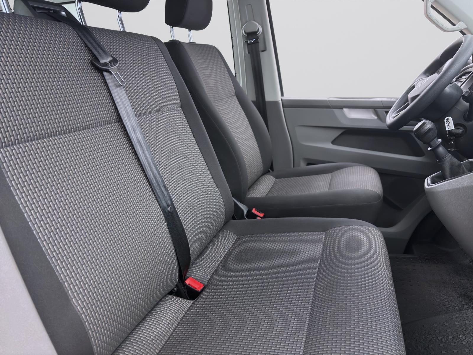 Volkswagen T6.1 Transporter Kombi 2.0 TDI 9-SITZER NAVI PDC KLIMA