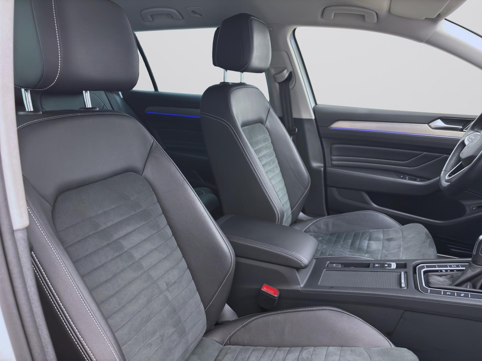 Volkswagen Passat Variant 2.0 TDI DSG ELEGANCE HuD IQ.LIGHT AHK KAMERA