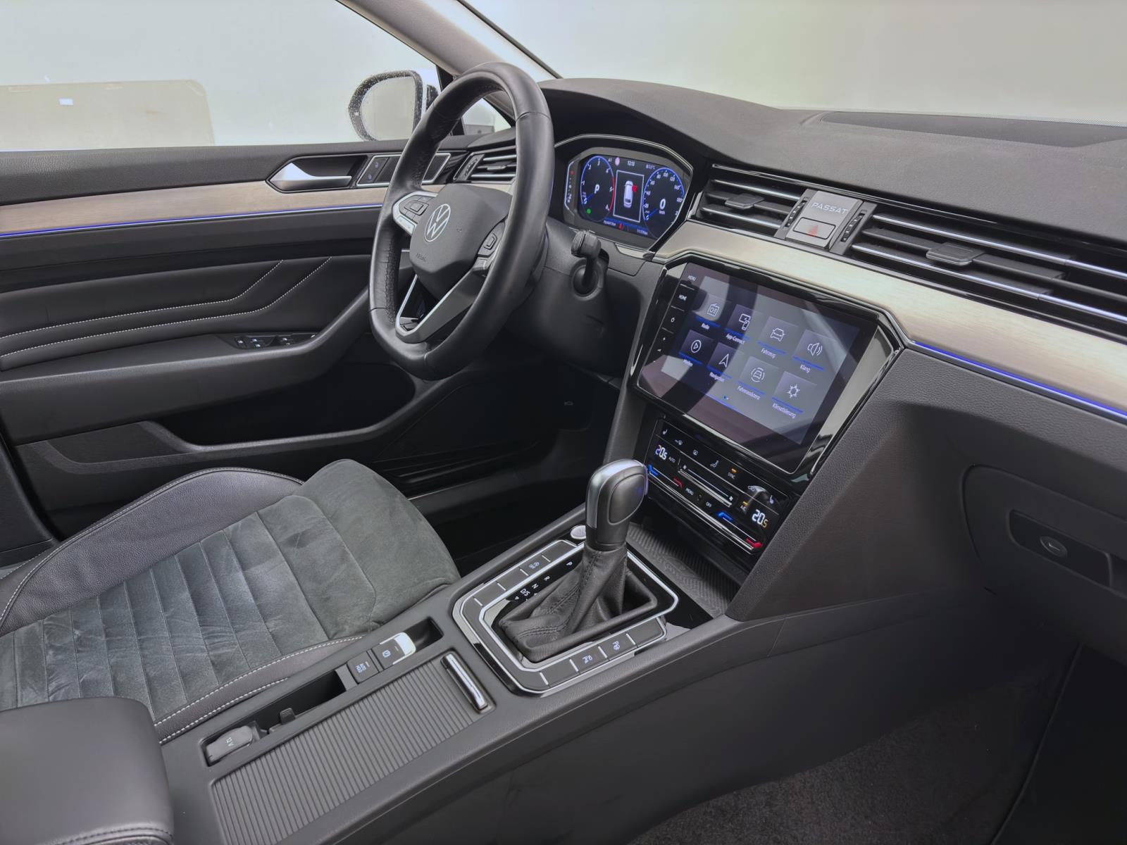 Volkswagen Passat Variant 2.0 TDI DSG ELEGANCE HuD IQ.LIGHT AHK KAMERA
