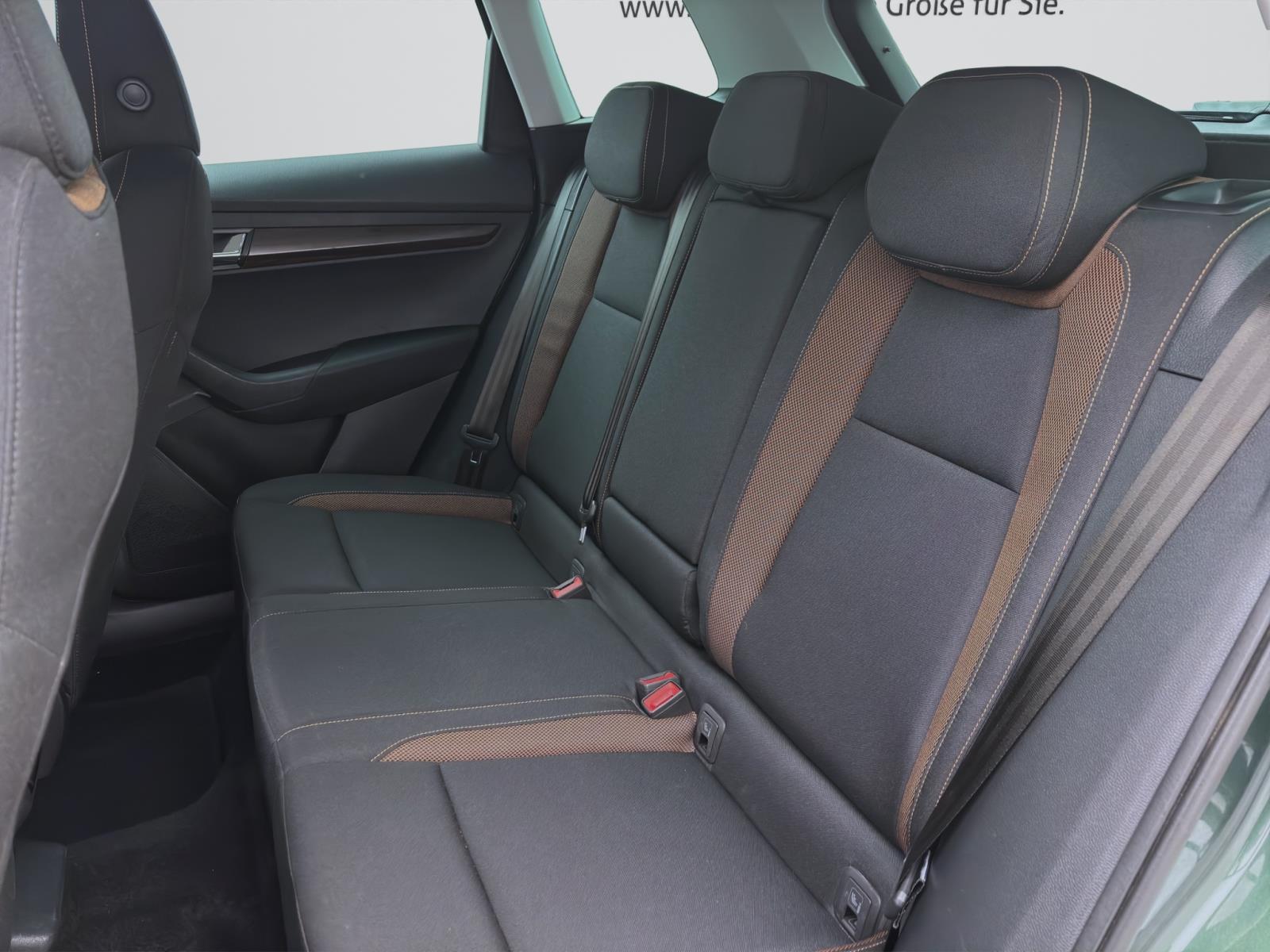 Skoda Karoq 2.0 TDI DSG 4x4 SCOUT AHK LM18 SITZHZG KLIMA