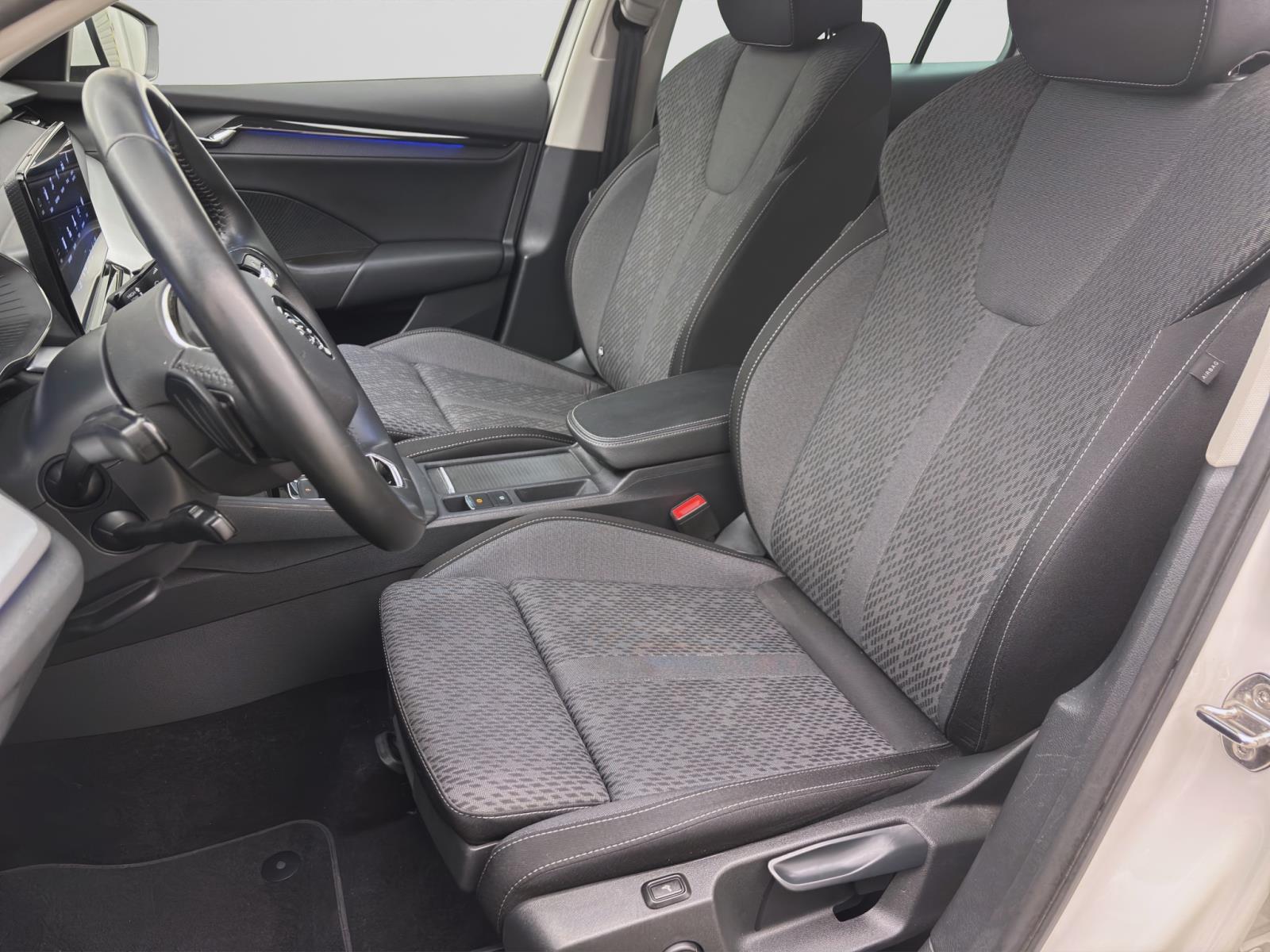 Skoda Octavia Combi 2.0 TDI DSG CLEVER AHK NAVI ACC LED
