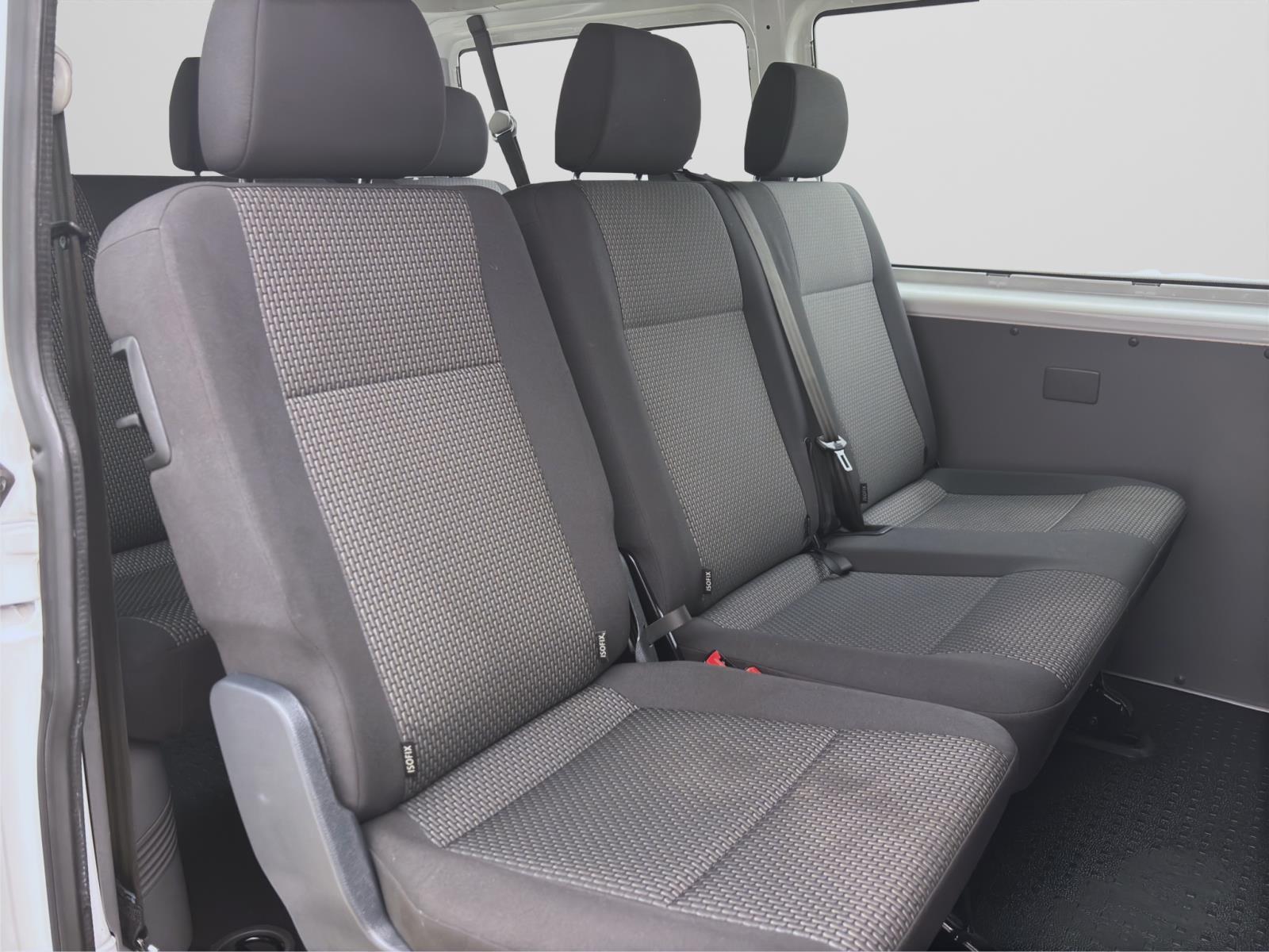 Volkswagen T6.1 Transporter Kombi 2.0 TDI 9-SITZER NAVI KLIMA PDC