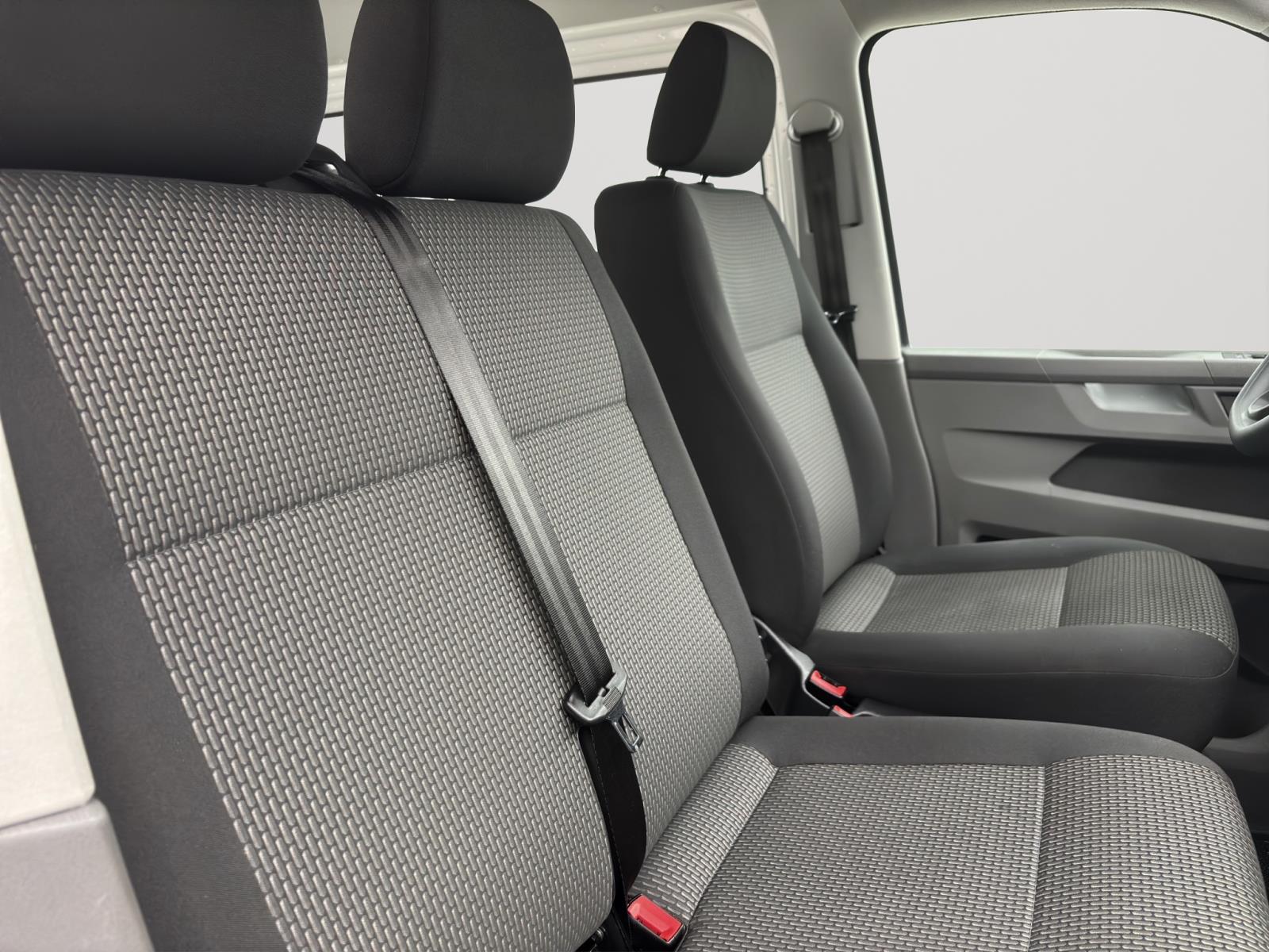 Volkswagen T6.1 Transporter Kombi 2.0 TDI 9-SITZER NAVI KLIMA PDC
