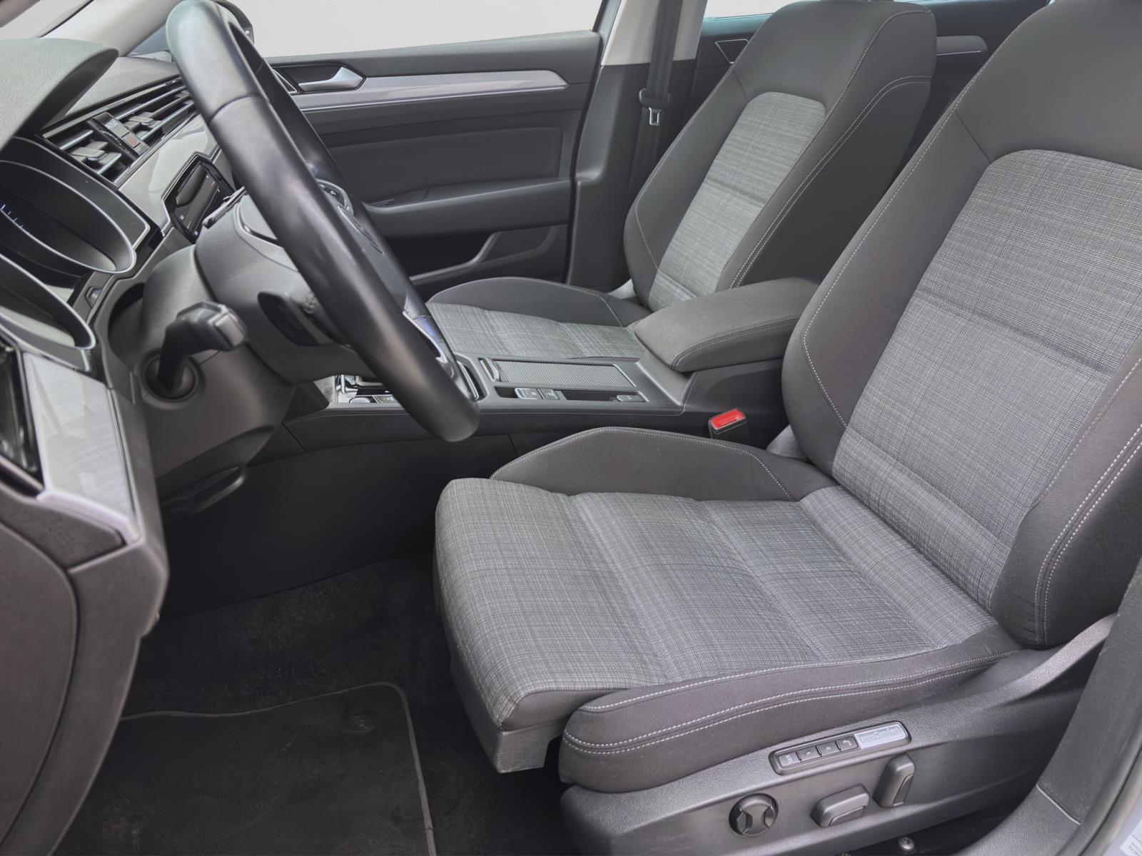 Volkswagen Passat Variant 2.0 TDI DSG BUSINESS PANO NAVI STDHZG AHK