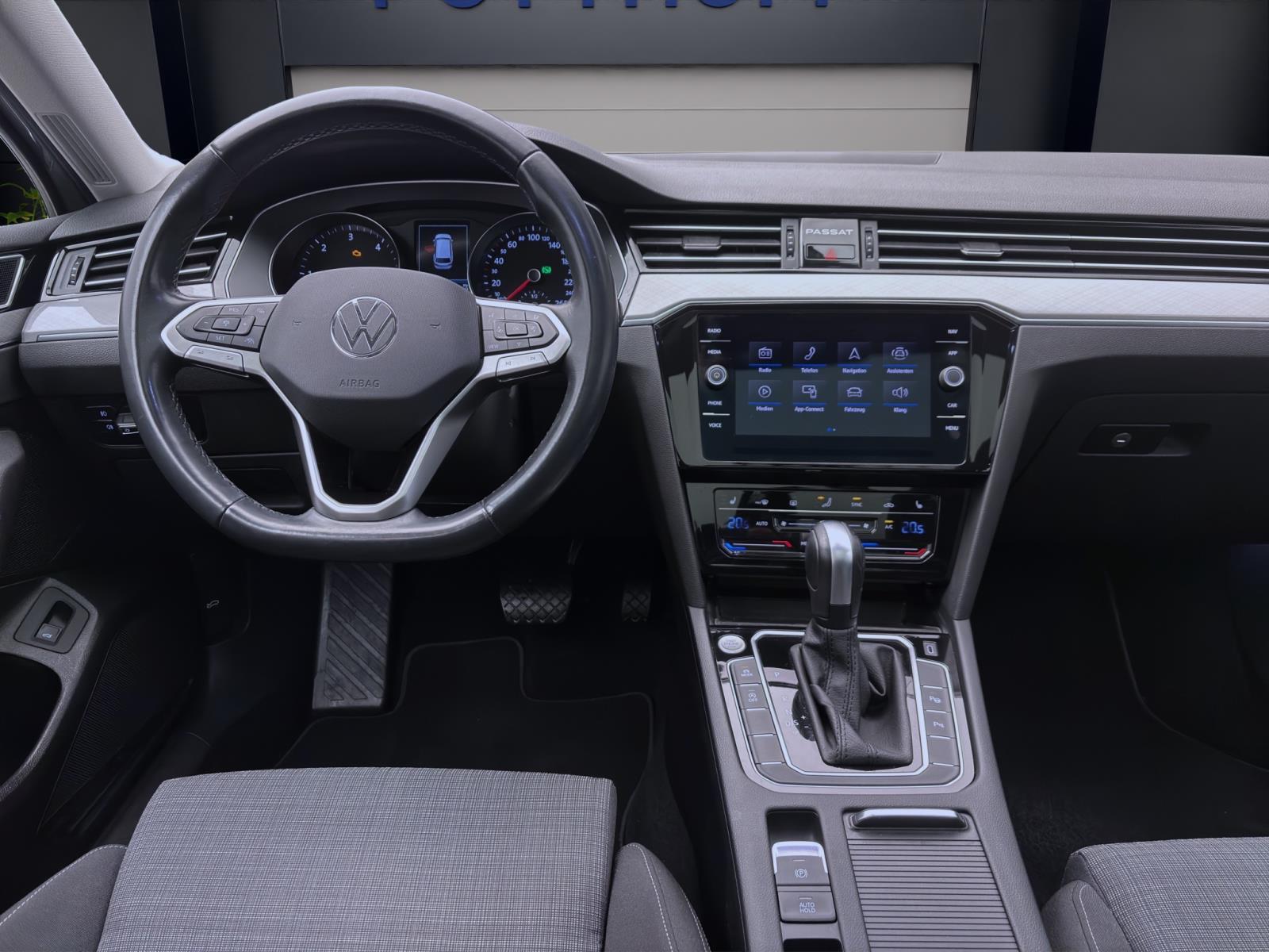 Volkswagen Passat Variant 2.0 TDI DSG BUSINESS PANO NAVI STDHZG AHK