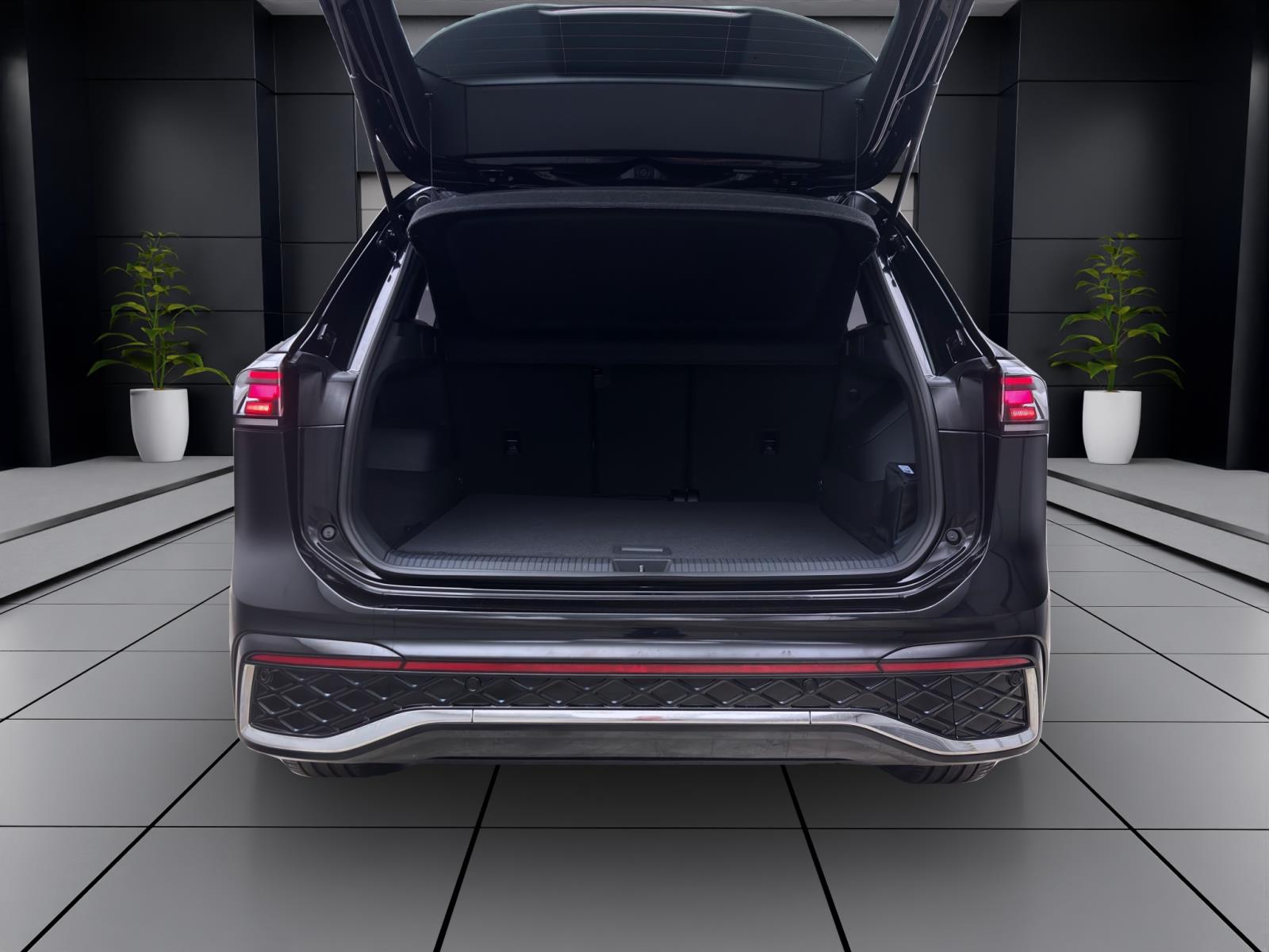 Volkswagen Tiguan 2.0 TDI DSG R-LINE NAVI AHK KAMERA PDC
