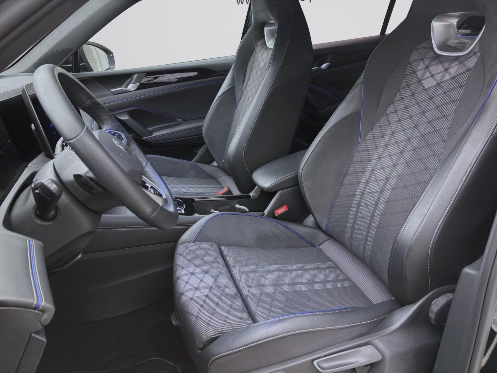 Volkswagen Tiguan 2.0 TDI DSG R-LINE NAVI AHK KAMERA PDC