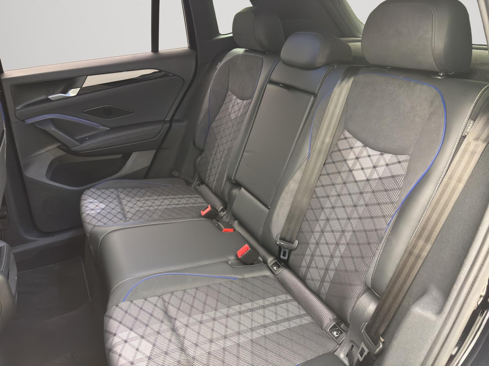 Volkswagen Tiguan 2.0 TDI DSG R-LINE NAVI AHK KAMERA PDC