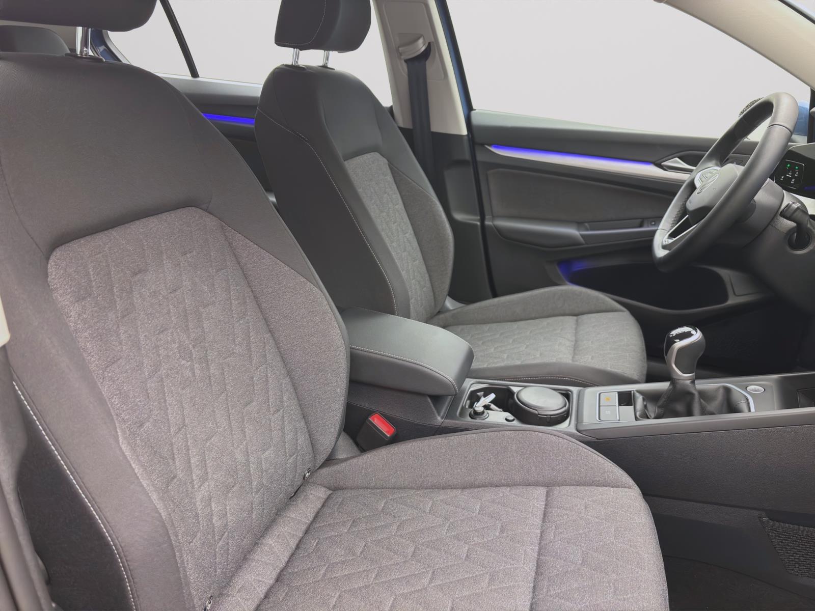 Volkswagen Golf 1.5 TSI LIFE NAVI AHK KLIMA SITZHZG