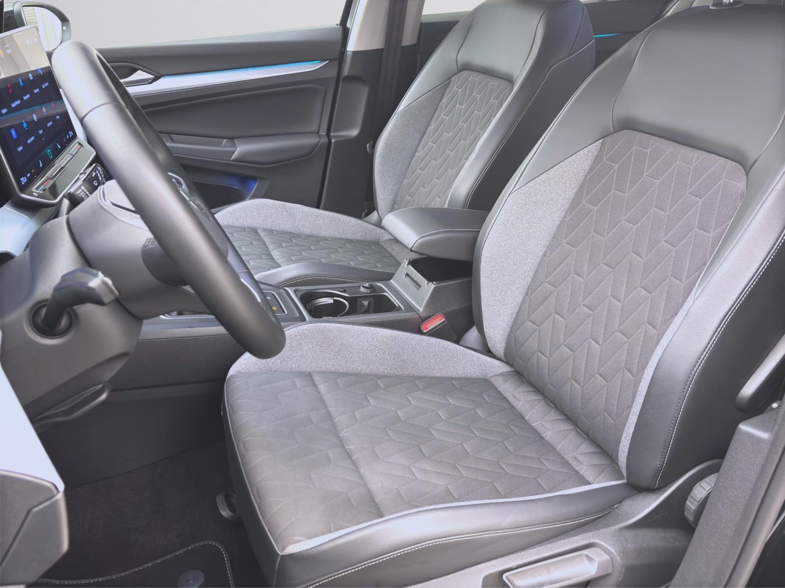 Volkswagen Golf 1.5 TSI GOAL NAVI AHK SITZHZG KLIMA