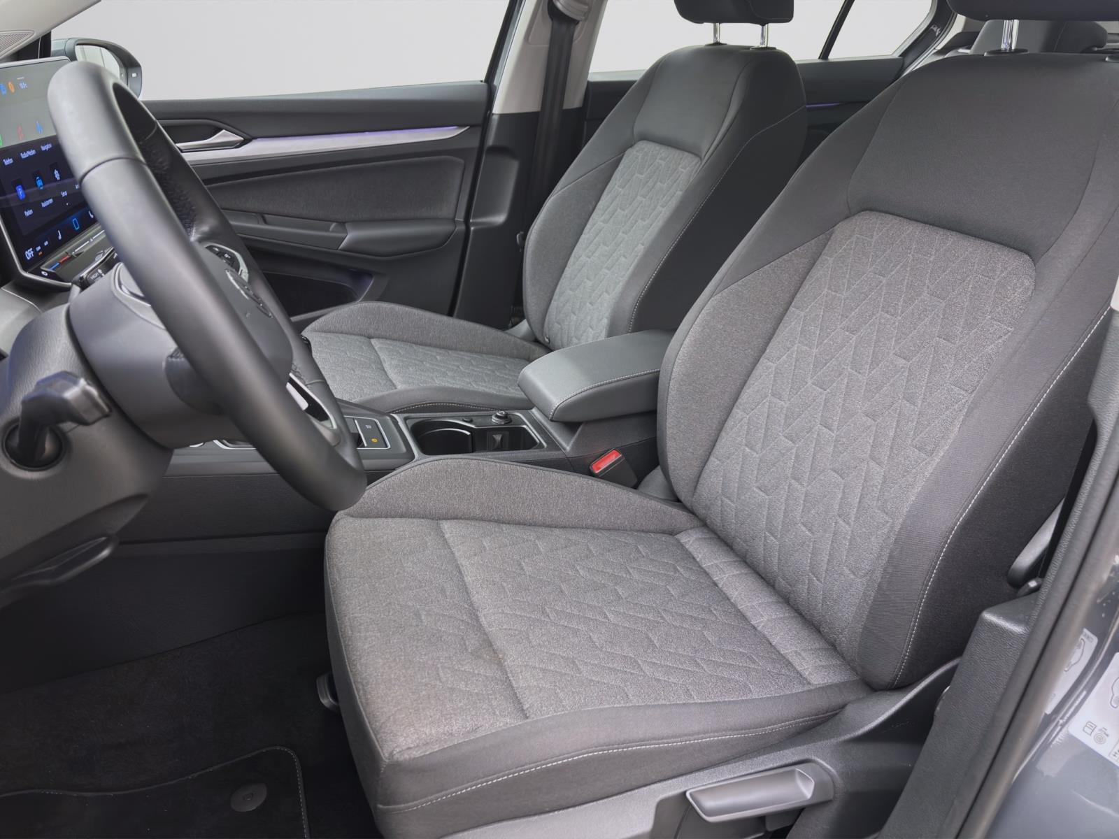 Volkswagen Golf 1.5 TSI LIFE NAVI AHK PDC SITZHZG