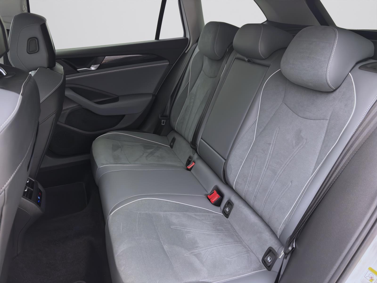 Volkswagen Passat Variant 1.5 eTSI DSG BUSINESS NAVI AHK KAMERA KLIMA
