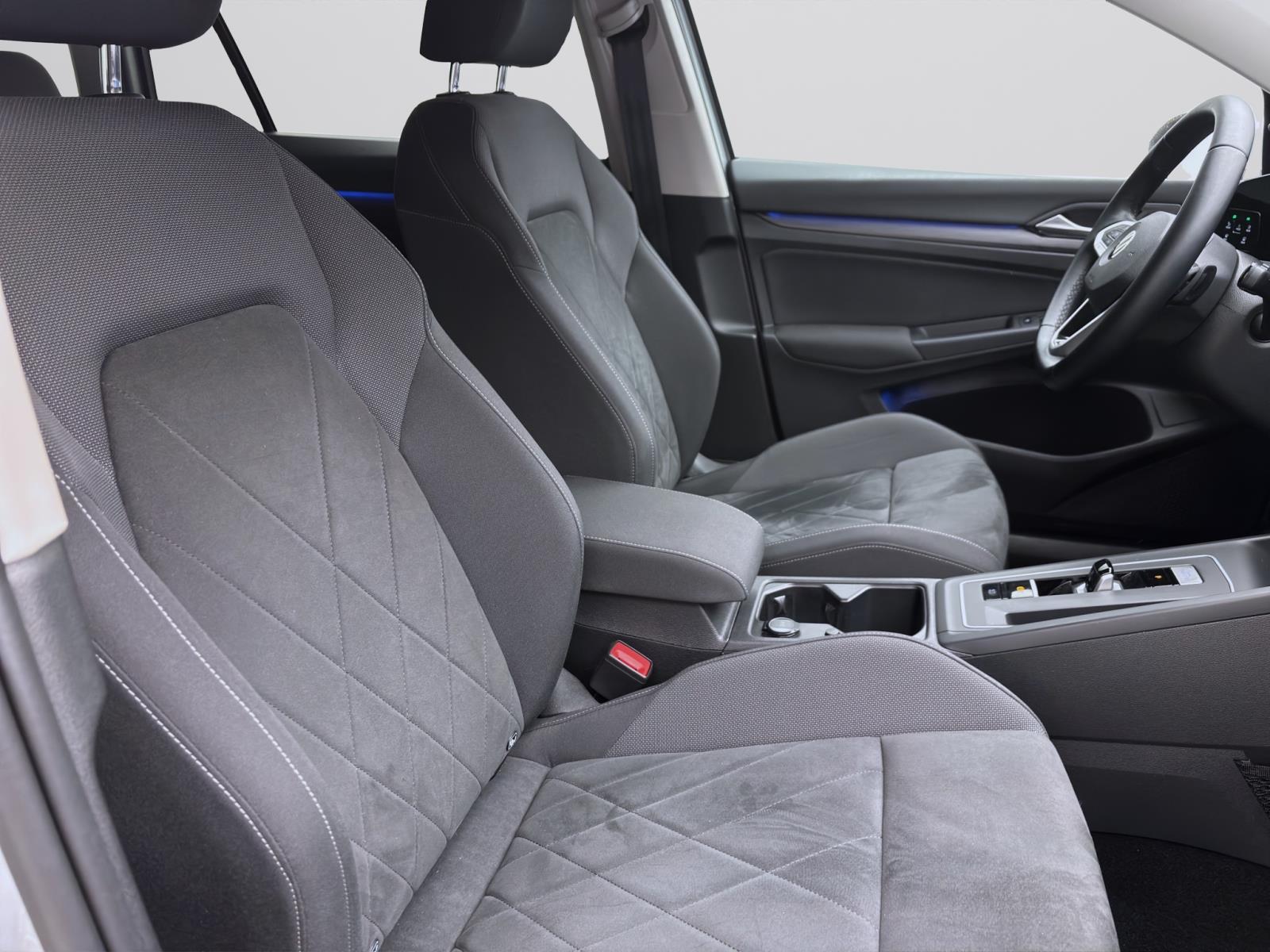 Volkswagen Golf Variant 2.0 TDI DSG STYLE NAVI PDC LED SITZHZG