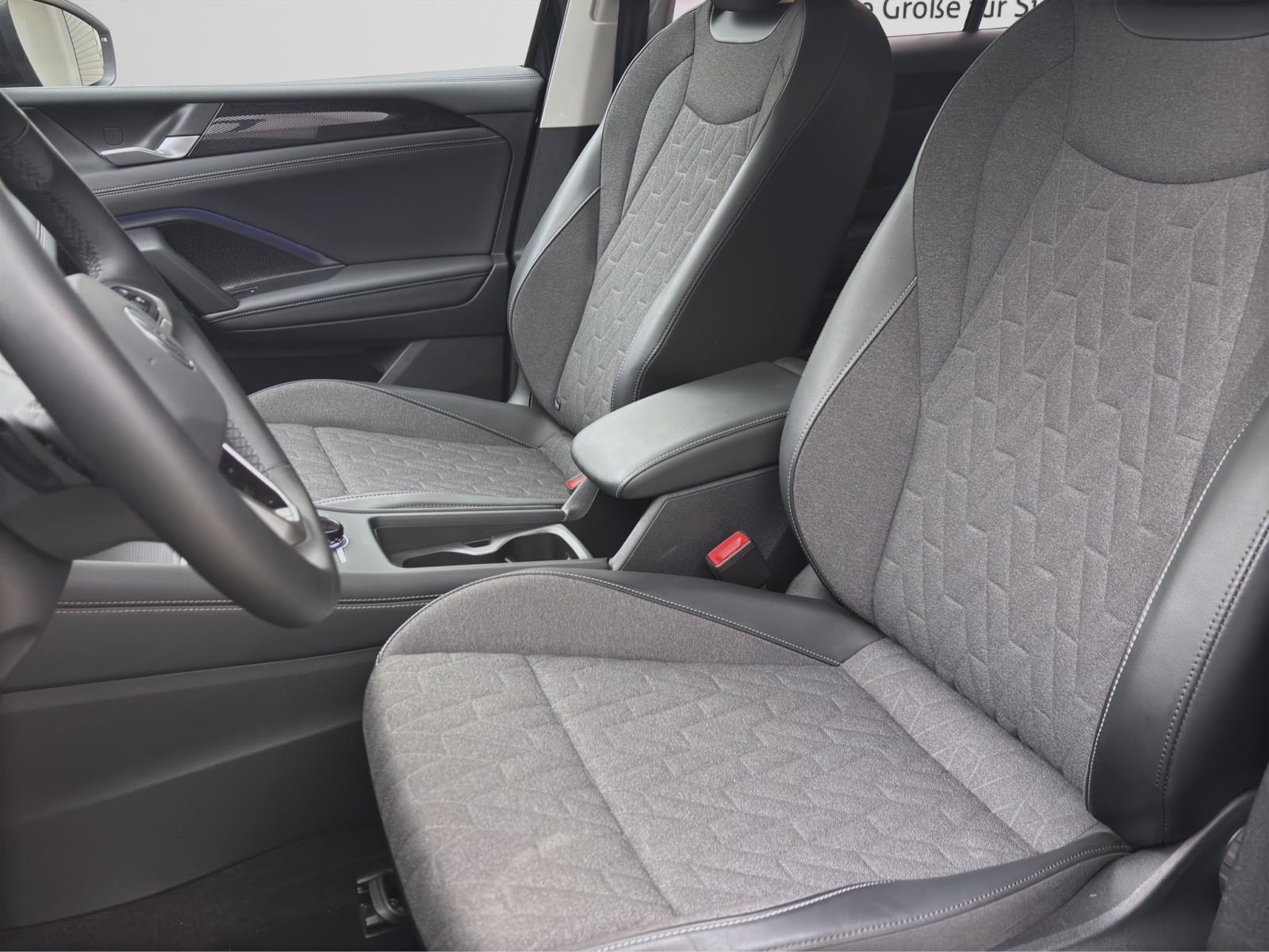 Volkswagen Tiguan 2.0 TDI DSG LIFE NAVI AHK KAMERA SITZHZG