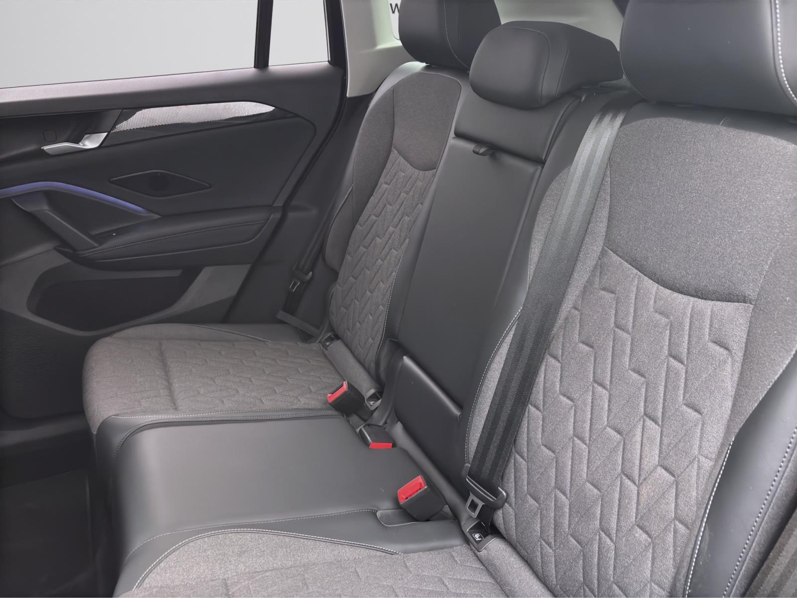 Volkswagen Tiguan 2.0 TDI DSG LIFE NAVI AHK KAMERA SITZHZG