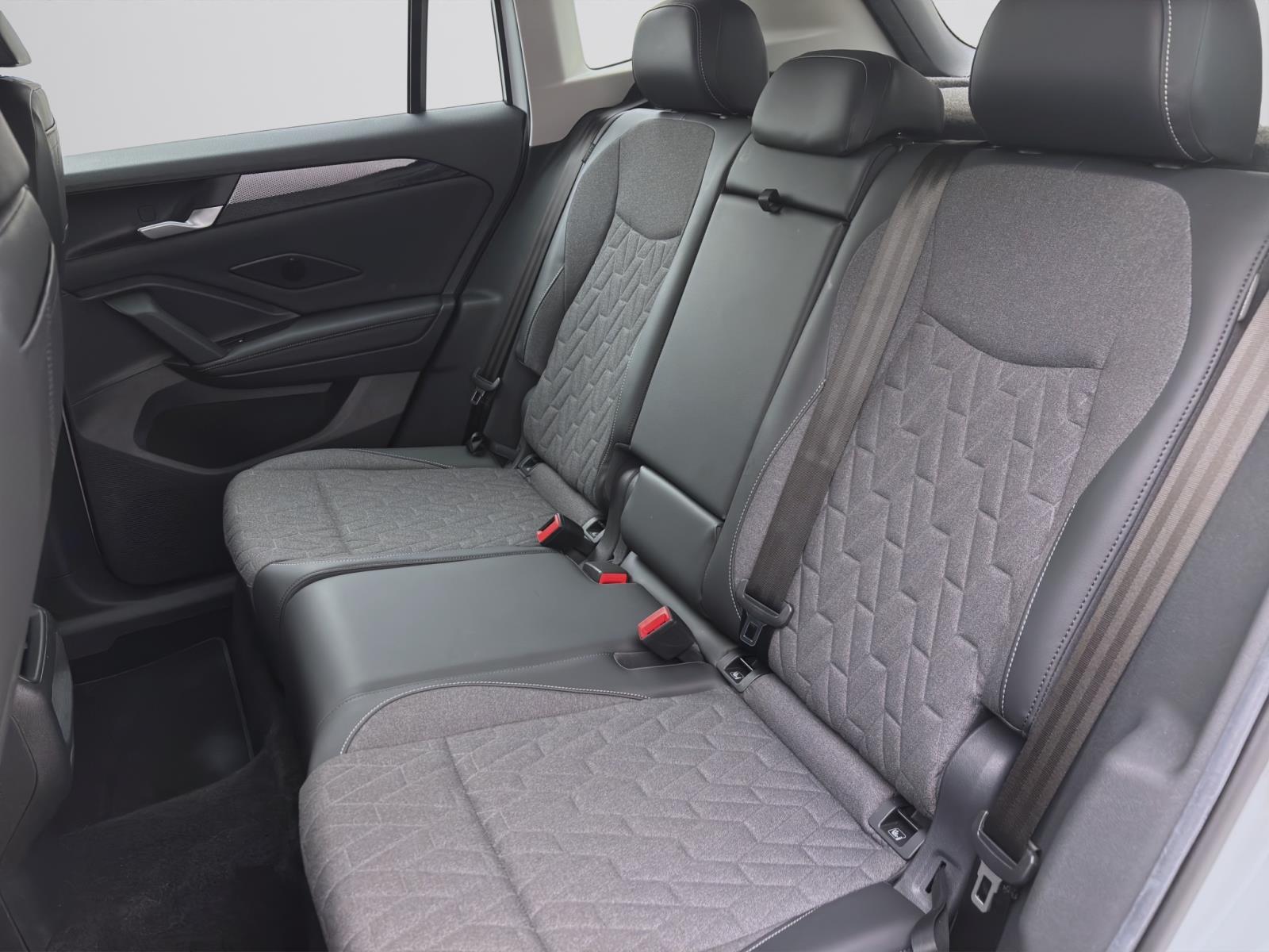Volkswagen Tiguan 2.0 TDI DSG LIFE NAVI AHK KAMERA HuD