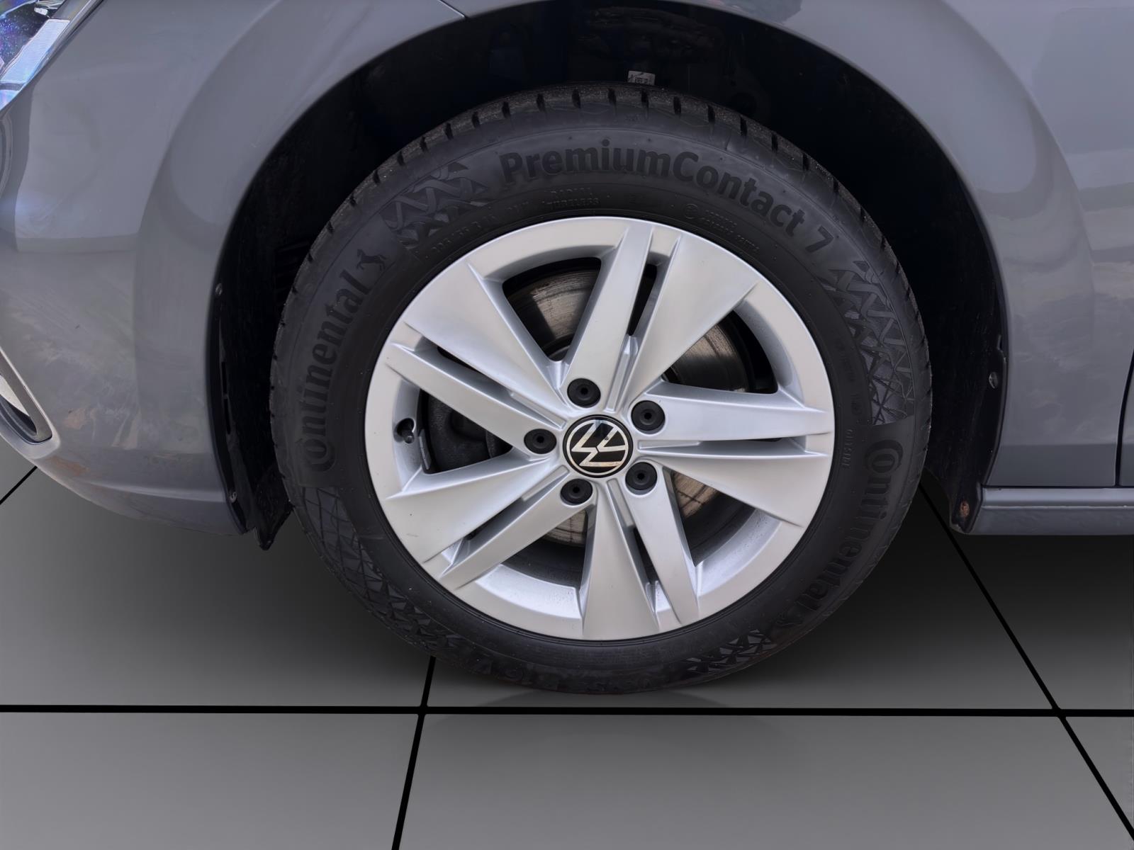 Volkswagen Golf Variant 2.0 TDI DSG LIFE NAVI PDC LED SITZHZG