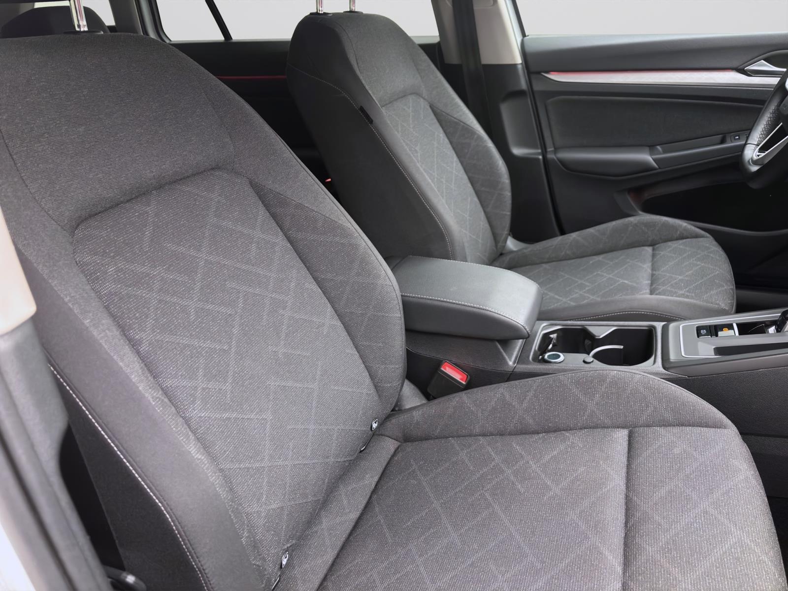 Volkswagen Golf Variant 2.0 TDI DSG LIFE AHK NAVI KAMERA LED