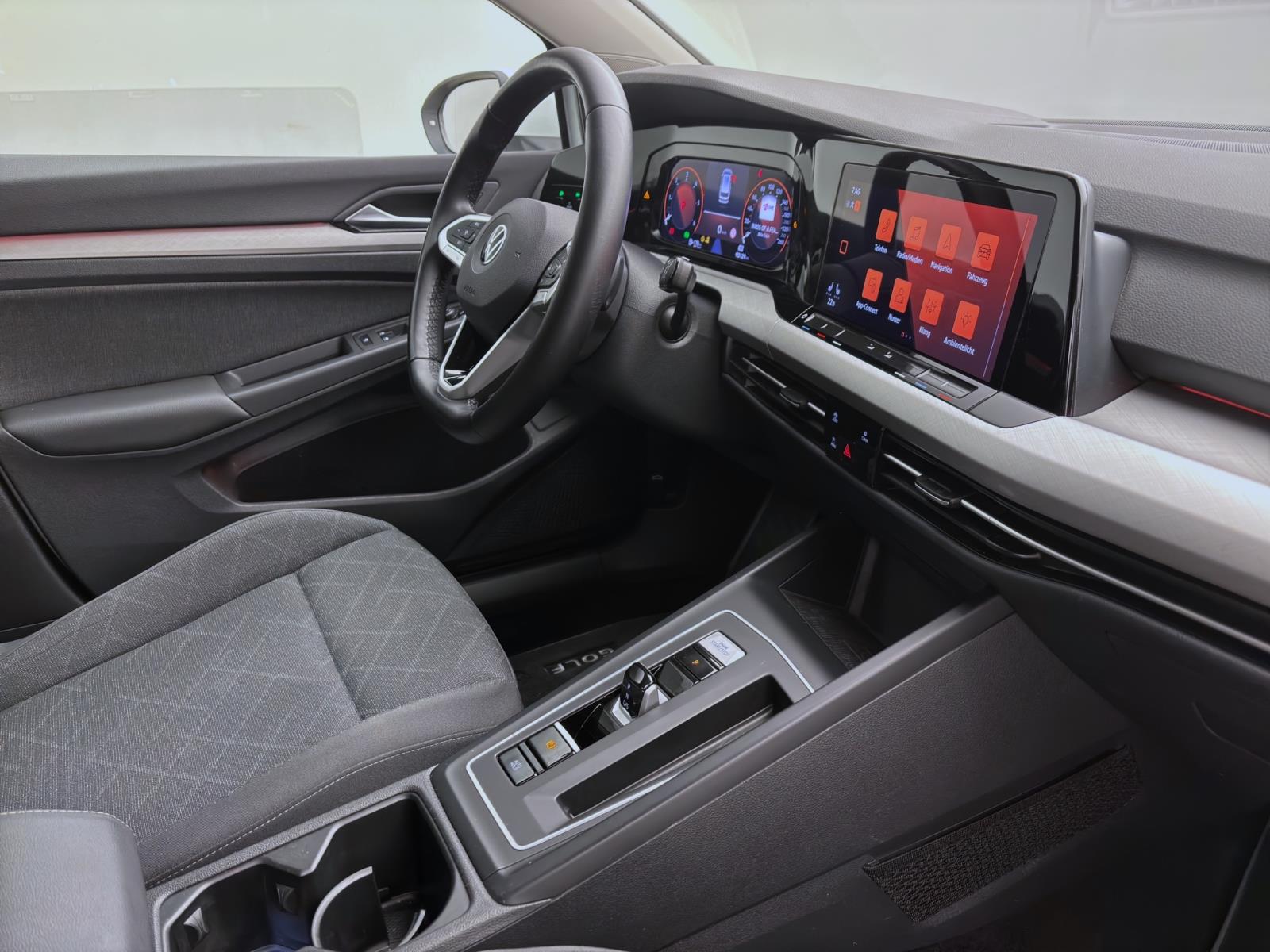 Volkswagen Golf Variant 2.0 TDI DSG LIFE AHK NAVI KAMERA LED