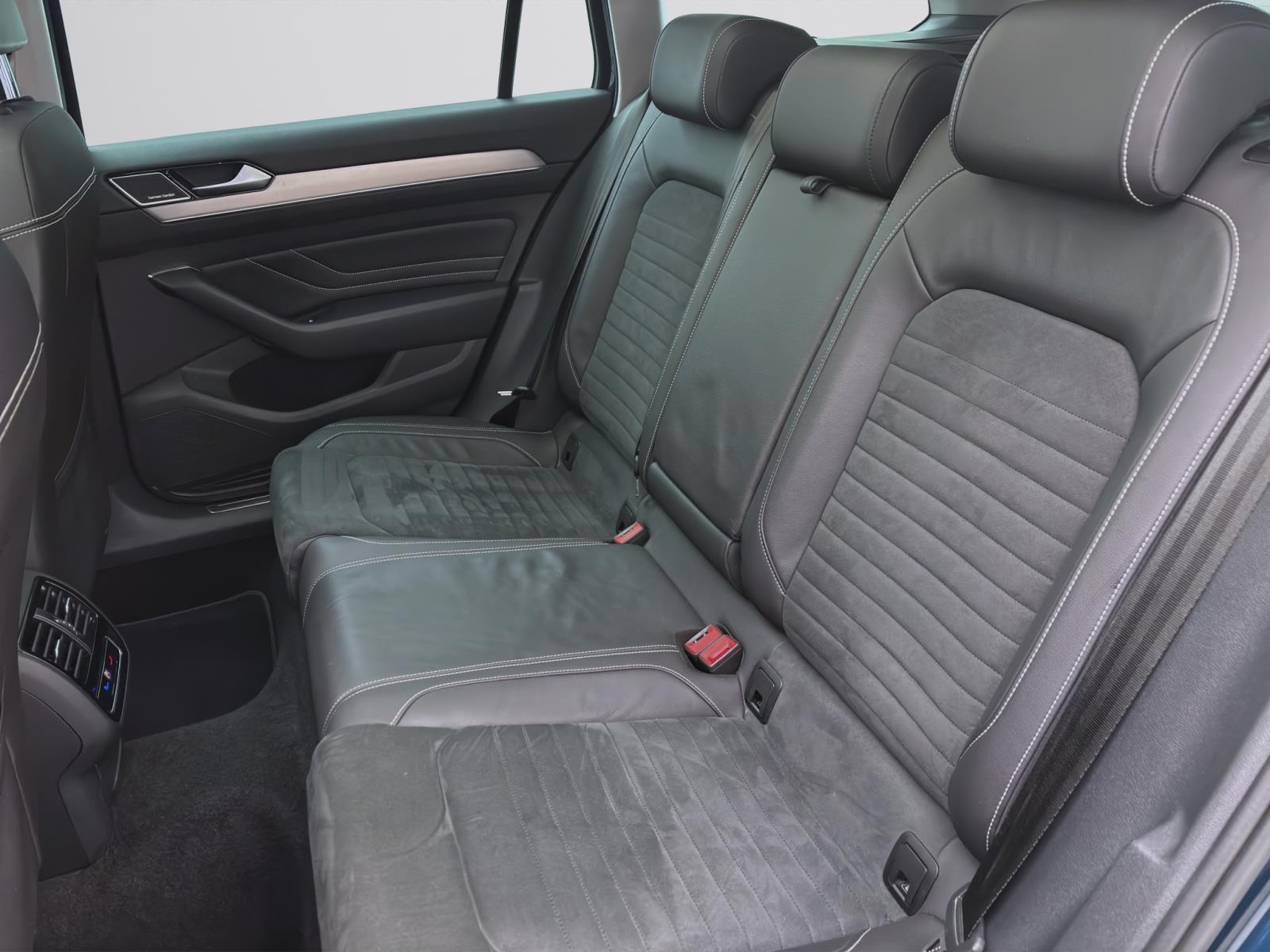 Volkswagen Passat Variant 2.0 TDI DSG ELEGANCE PANO STDHZG NAVI AHK