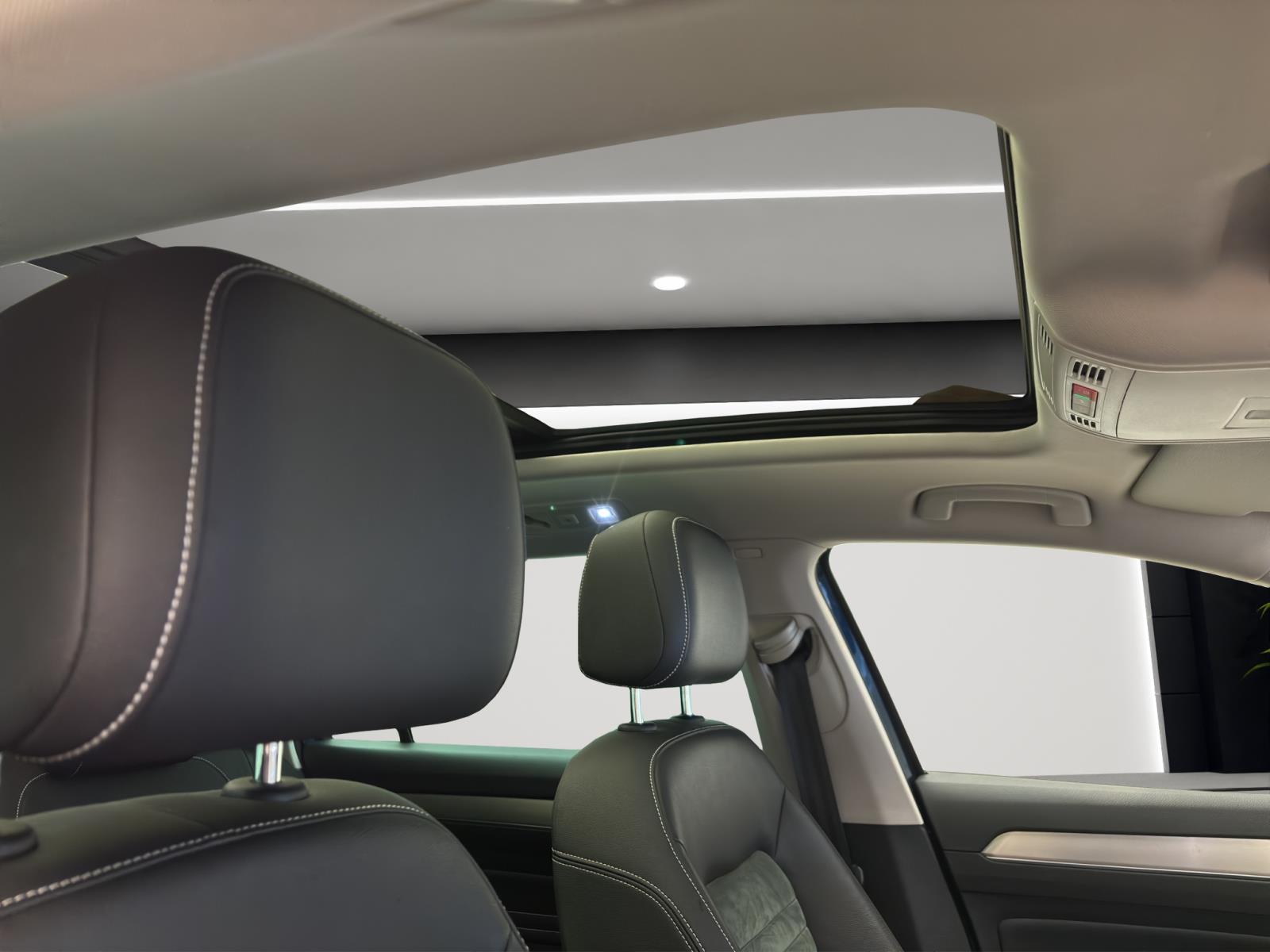 Volkswagen Passat Variant 2.0 TDI DSG ELEGANCE PANO STDHZG NAVI AHK
