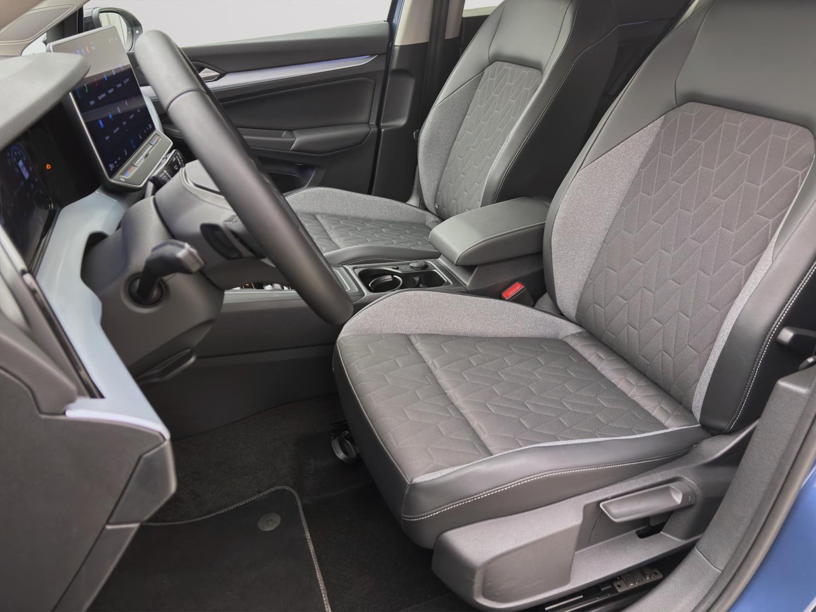 Volkswagen Golf 2.0 TDI DSG GOAL NAVI AHK KAMERA LED