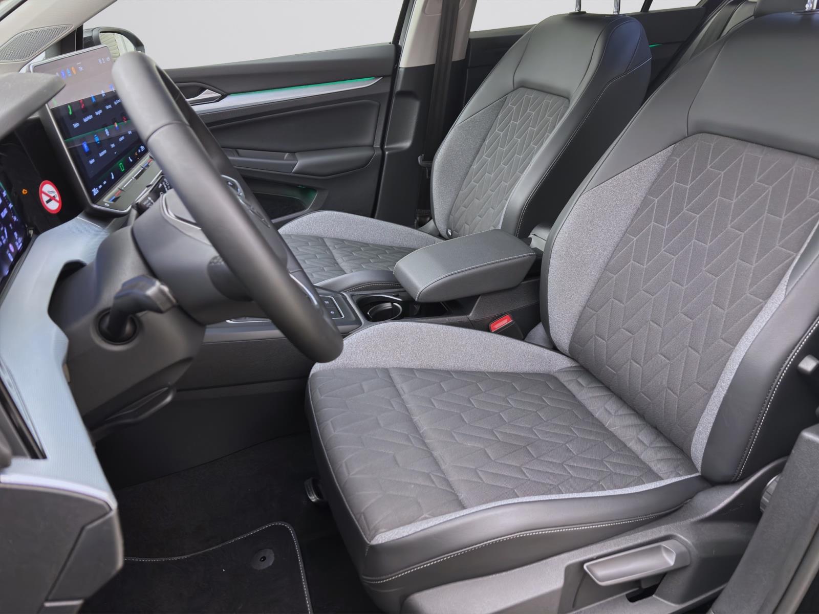 Volkswagen Golf 1.5 TSI GOAL NAVI AHK SITZHZG PDC