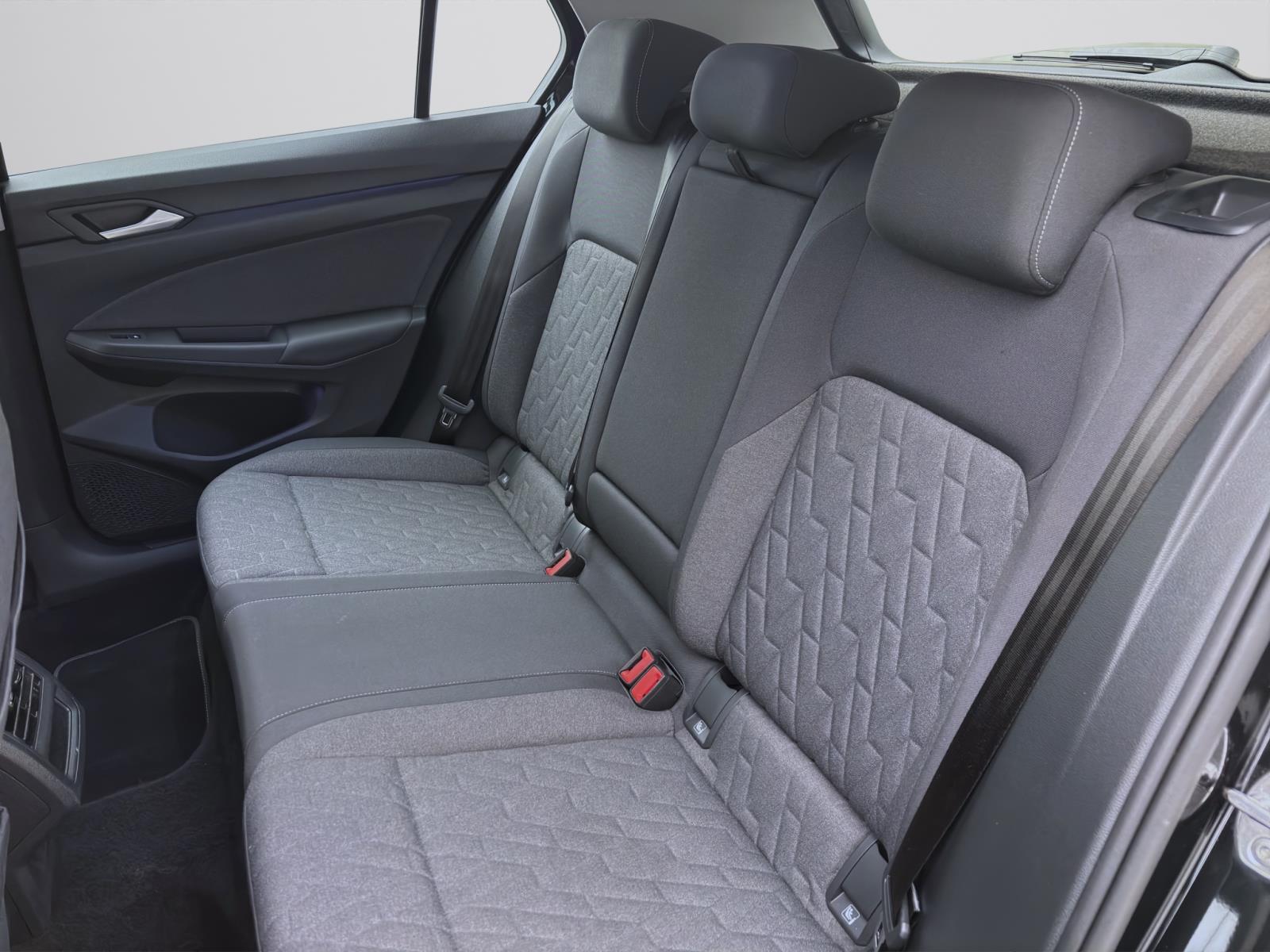 Volkswagen Golf 1.5 TSI LIFE NAVI AHK SITZHZG PDC