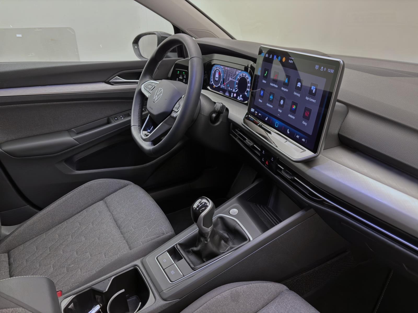 Volkswagen Golf 1.5 TSI LIFE NAVI AHK SITZHZG PDC