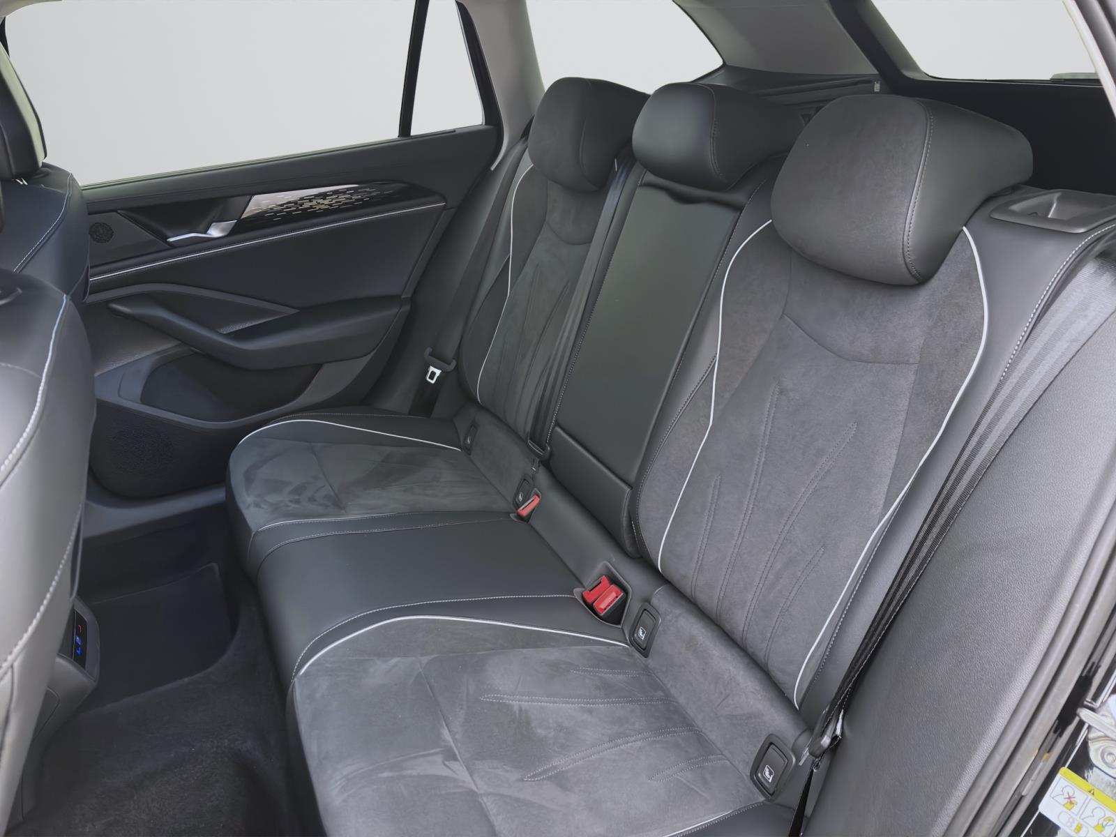 Volkswagen Passat Variant 2.0 TDI DSG ELEGANCE AHK KAMERA NAVI PDC