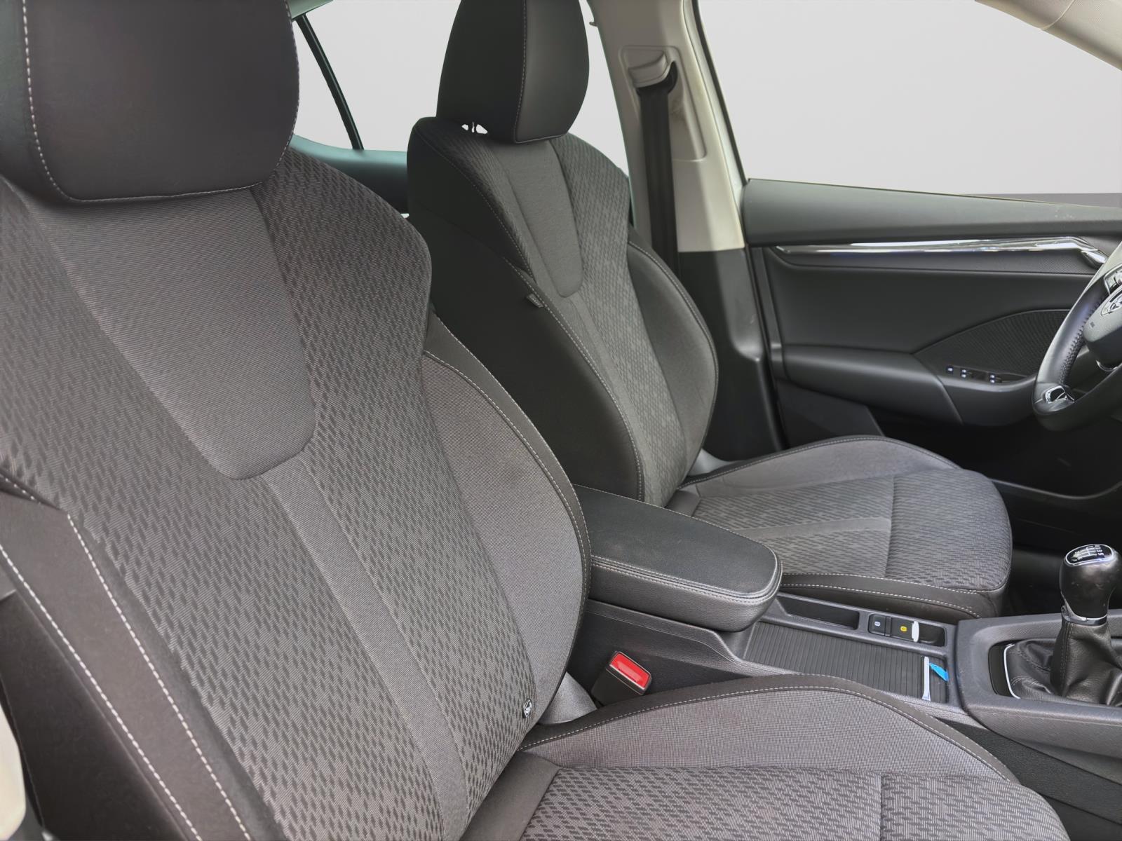 Skoda Octavia 2.0 TDI STYLE NAVI LED PDC SITZHZG