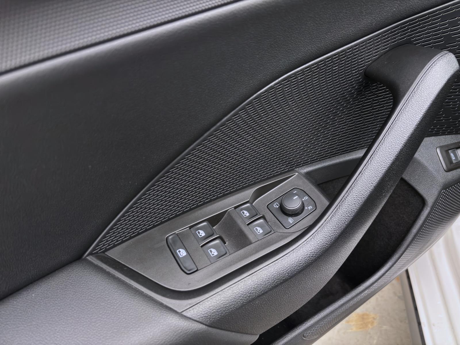 Skoda Octavia Combi 2.0 TDI DSG 4x4 SCOUT NAVI AHK PDC SITZHZG
