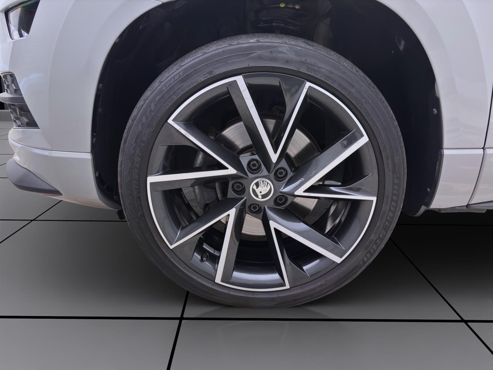 Skoda Karoq 2.0 TDI DSG 4x4 SPORTLINE NAVI PDC LED SITZHZG