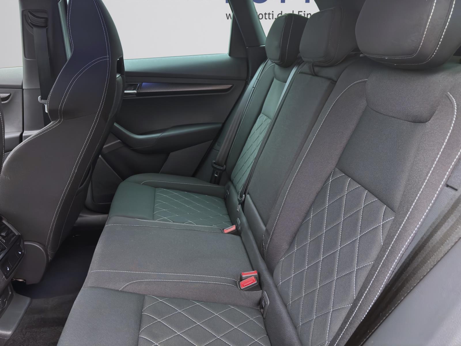Skoda Karoq 2.0 TDI DSG 4x4 SPORTLINE NAVI PDC LED SITZHZG