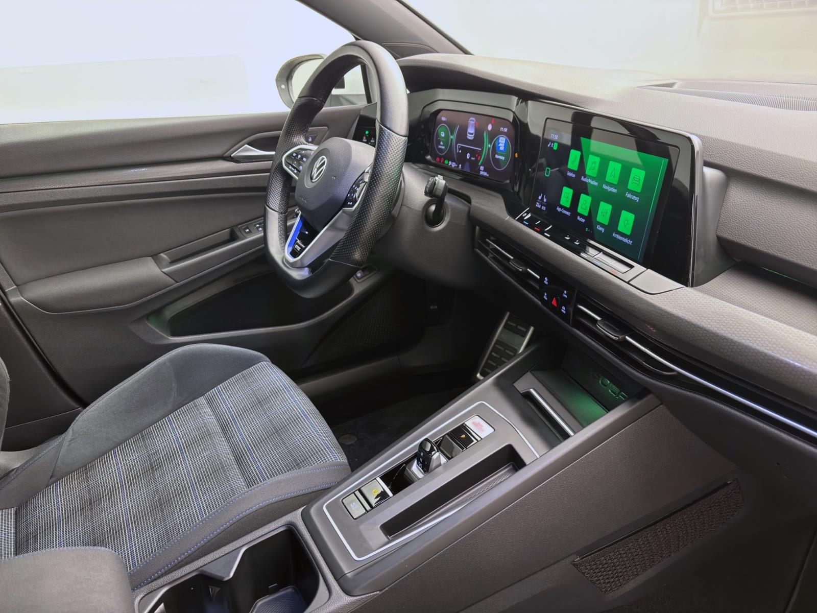 Volkswagen Golf GTE NAVI AHK KAMERA PDC SITZHZG