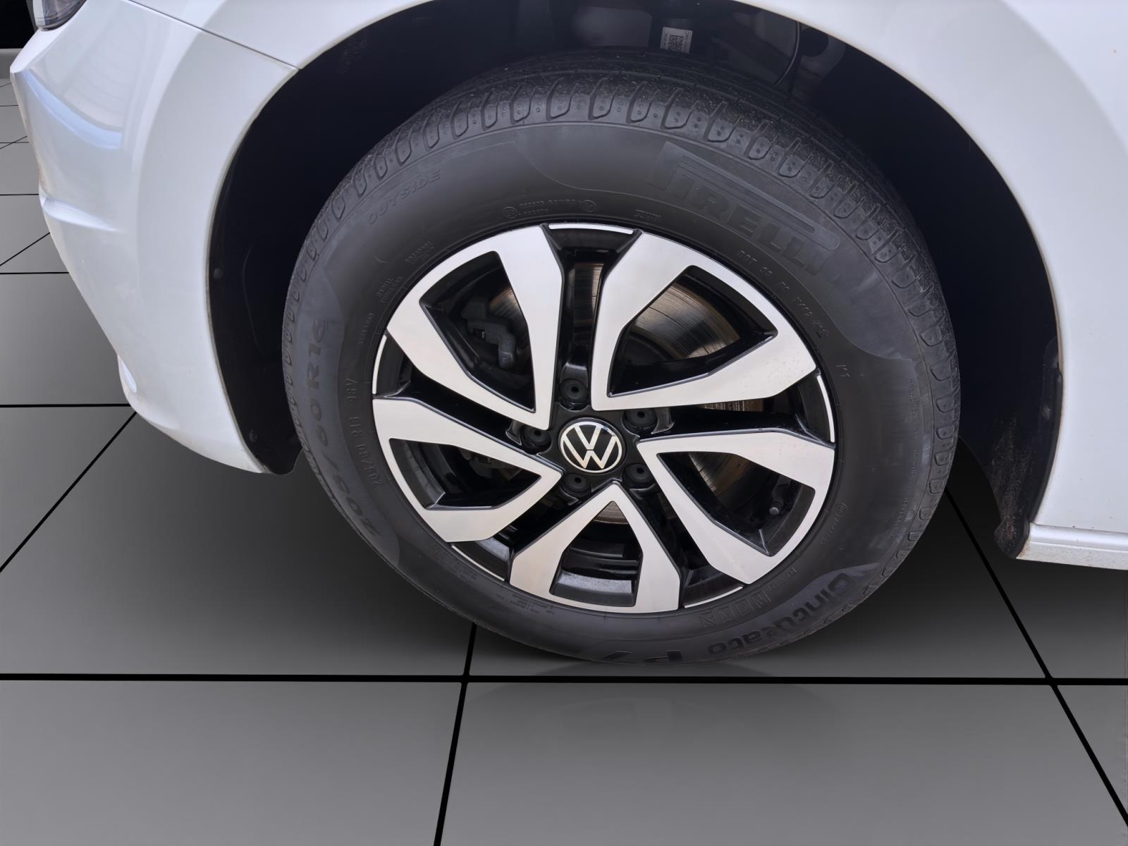 Volkswagen Touran 2.0 TDI ACTIVE NAVI KLIMA PDC LM16