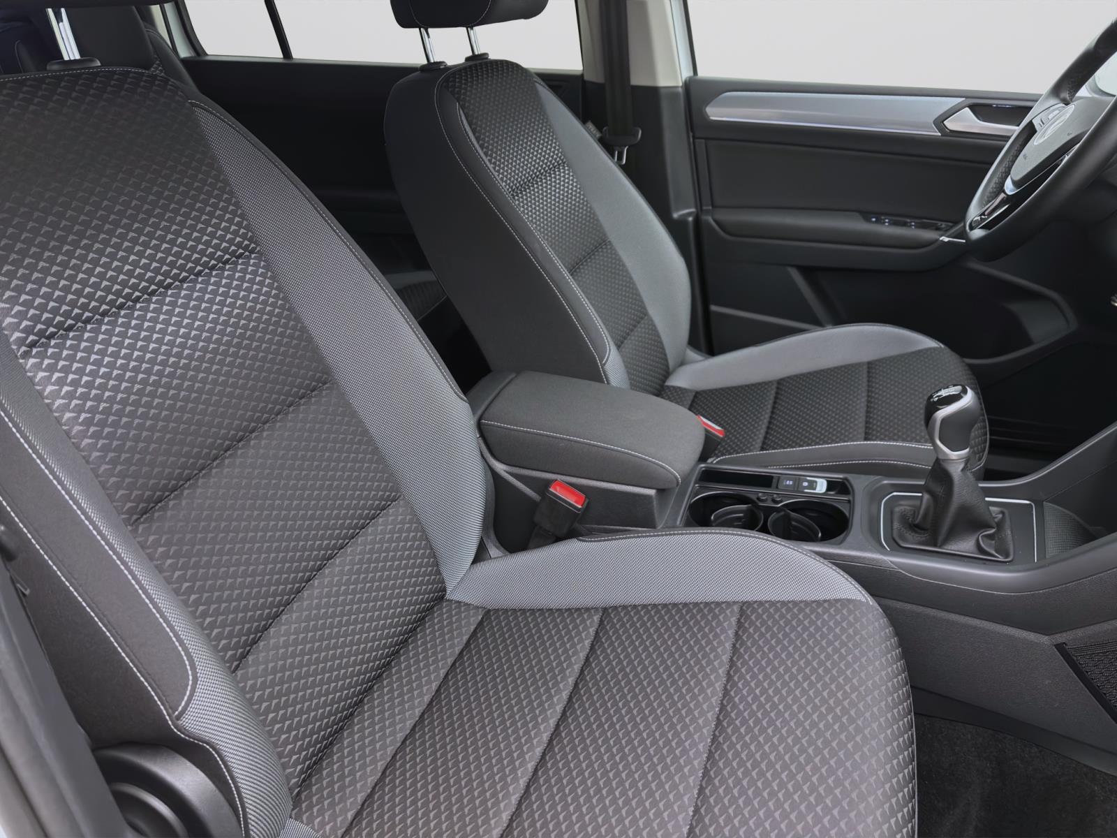 Volkswagen Touran 2.0 TDI ACTIVE NAVI KLIMA PDC LM16