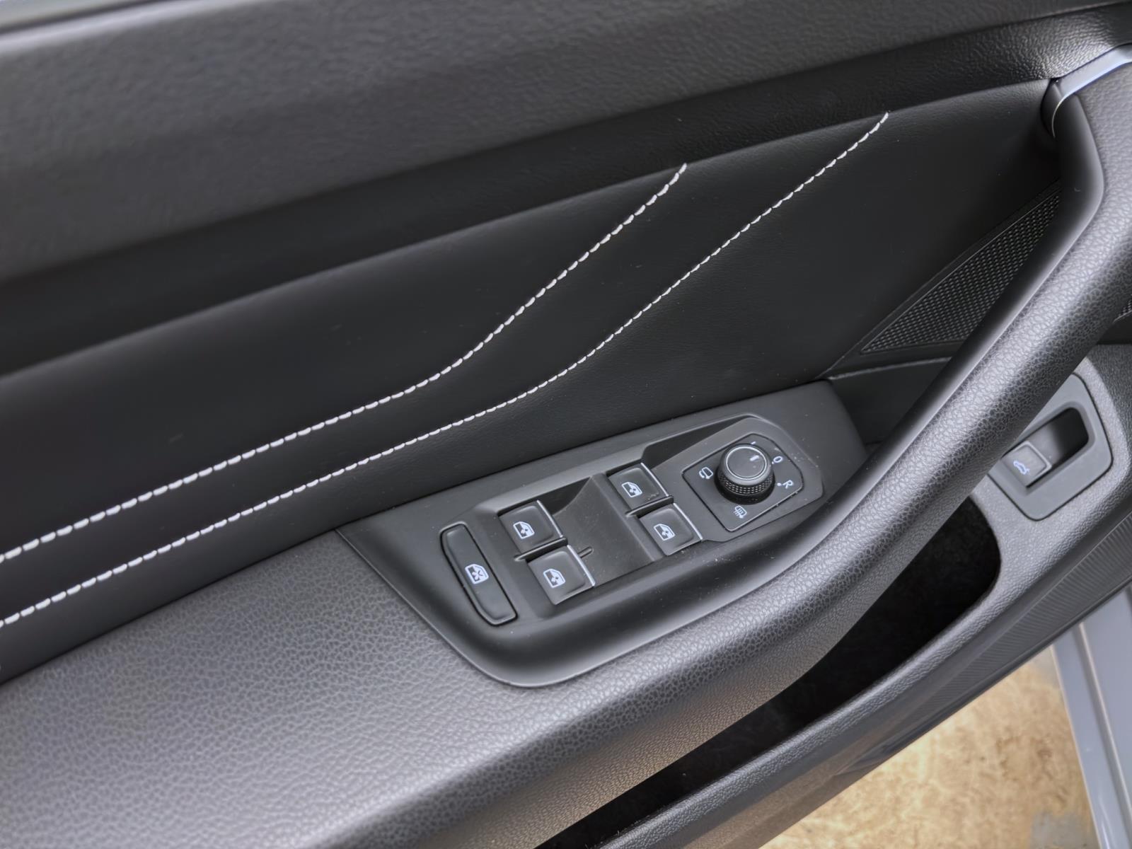Volkswagen Passat Variant 2.0 TDI DSG ELEGANCE HuD AHK NAVI KAMERA