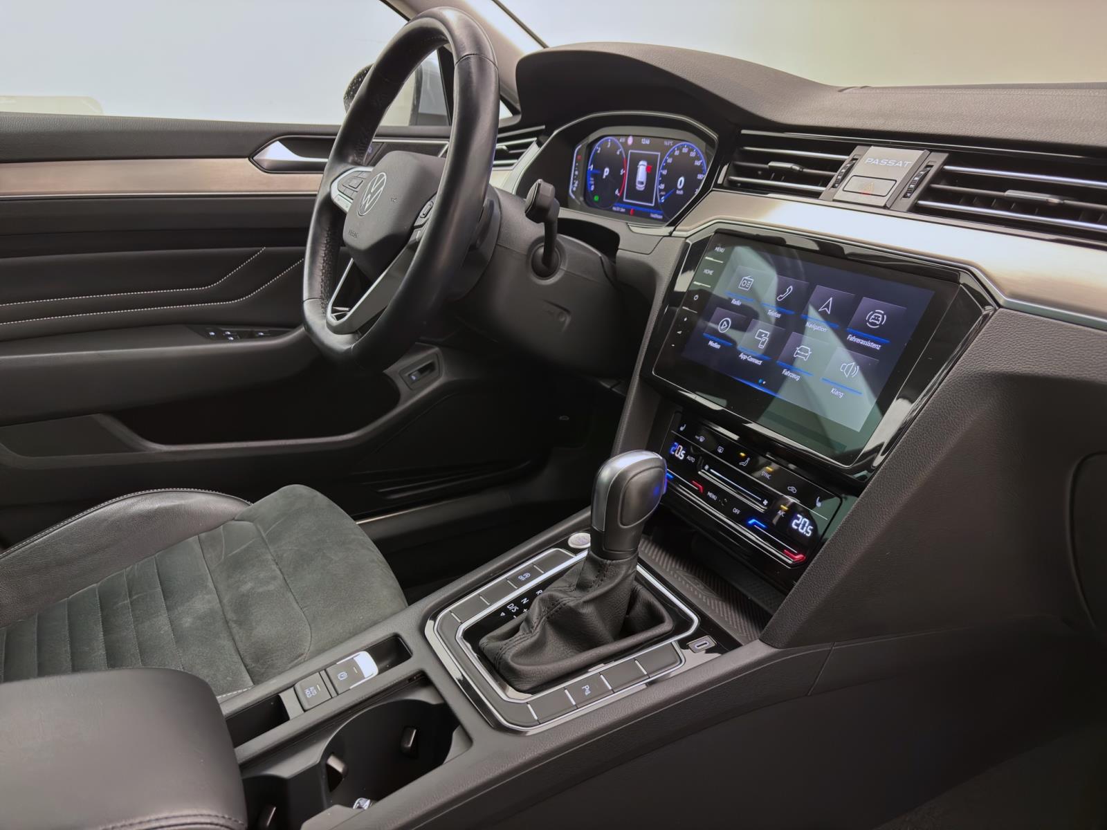 Volkswagen Passat Variant 2.0 TDI DSG ELEGANCE HuD AHK NAVI KAMERA