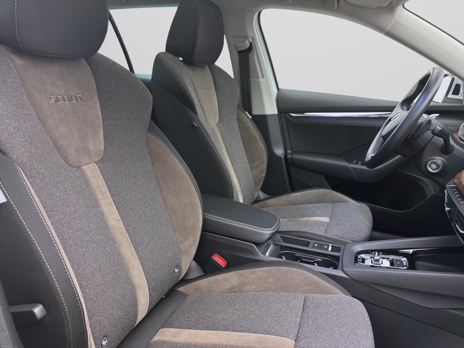 Skoda Octavia Combi 2.0 TDI DSG 4x4 SCOUT NAVI MATRIX ACC PANO