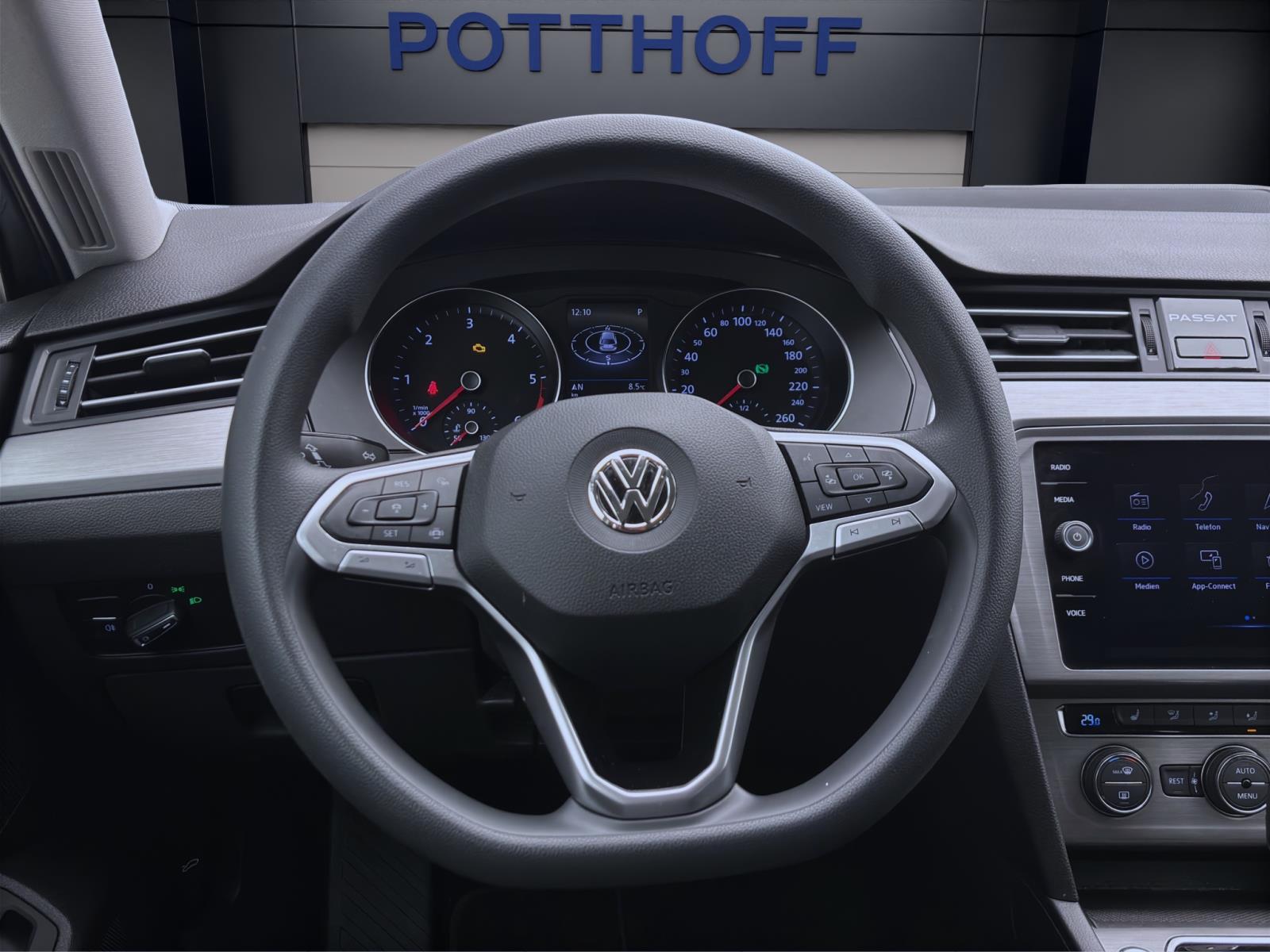 Volkswagen Passat Variant 1.6 TDI DSG ACC NAVI LED KLIMA