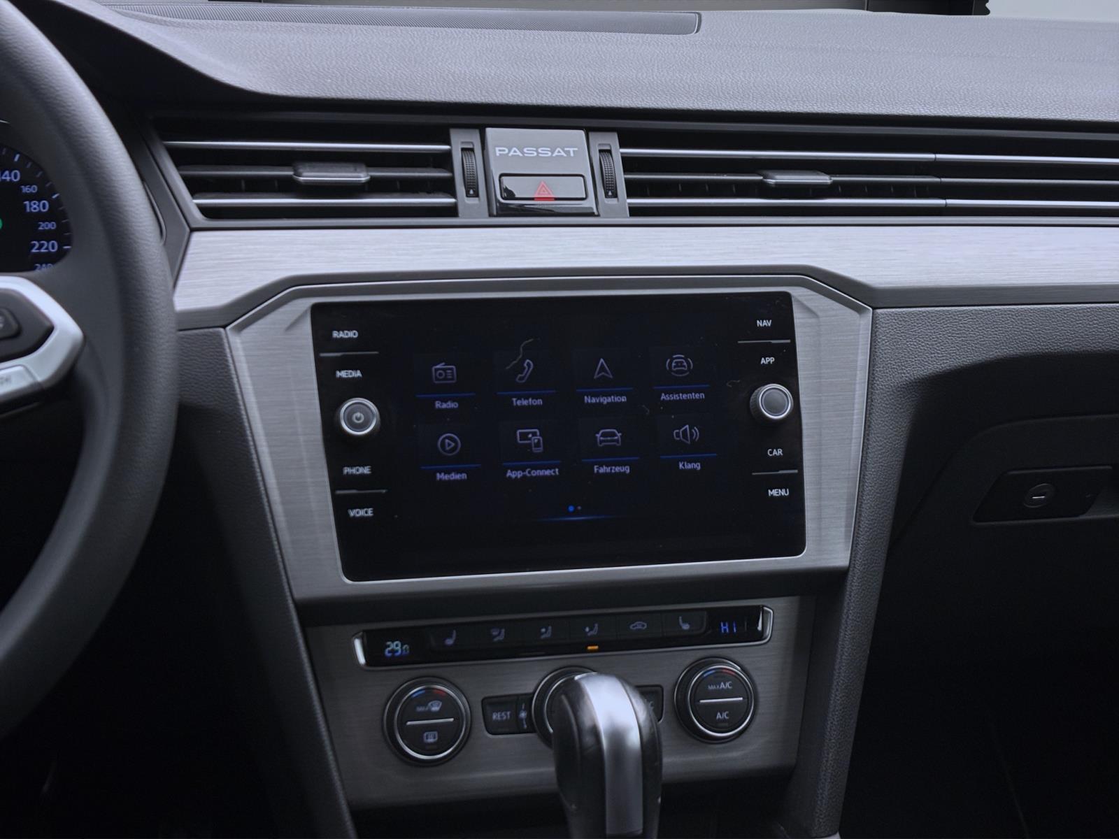 Volkswagen Passat Variant 1.6 TDI DSG ACC NAVI LED KLIMA